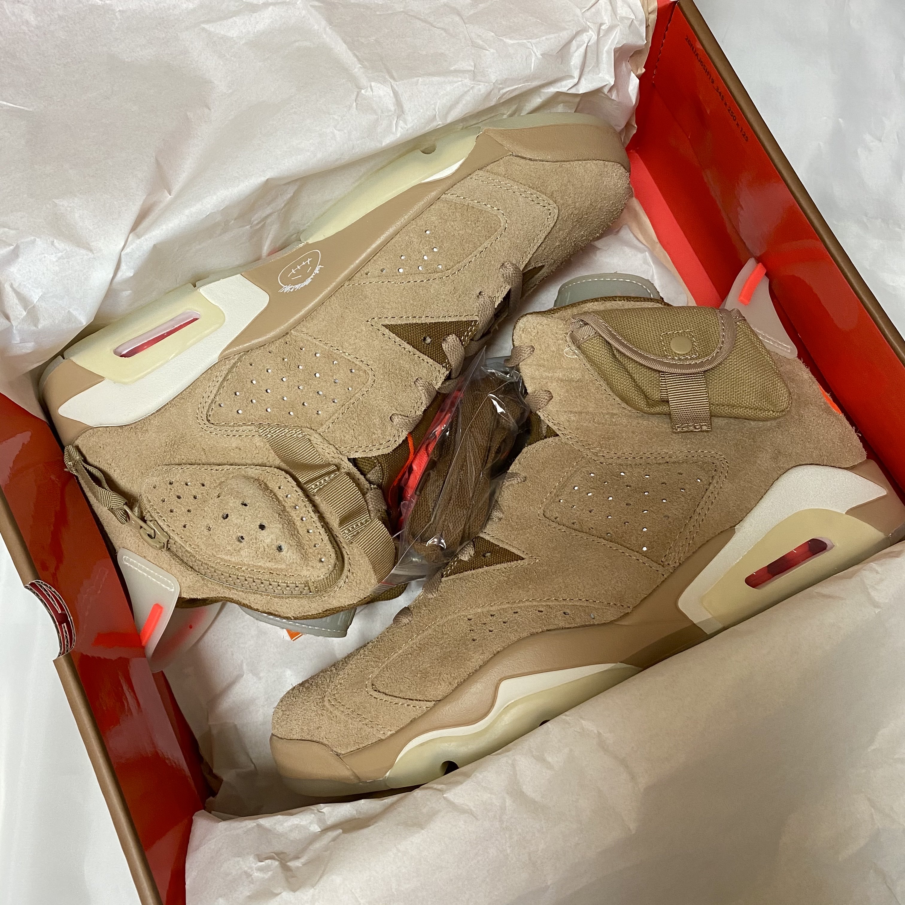 Jordan 6 x Travis Scott Retro SP British Khaki 착용 스타일