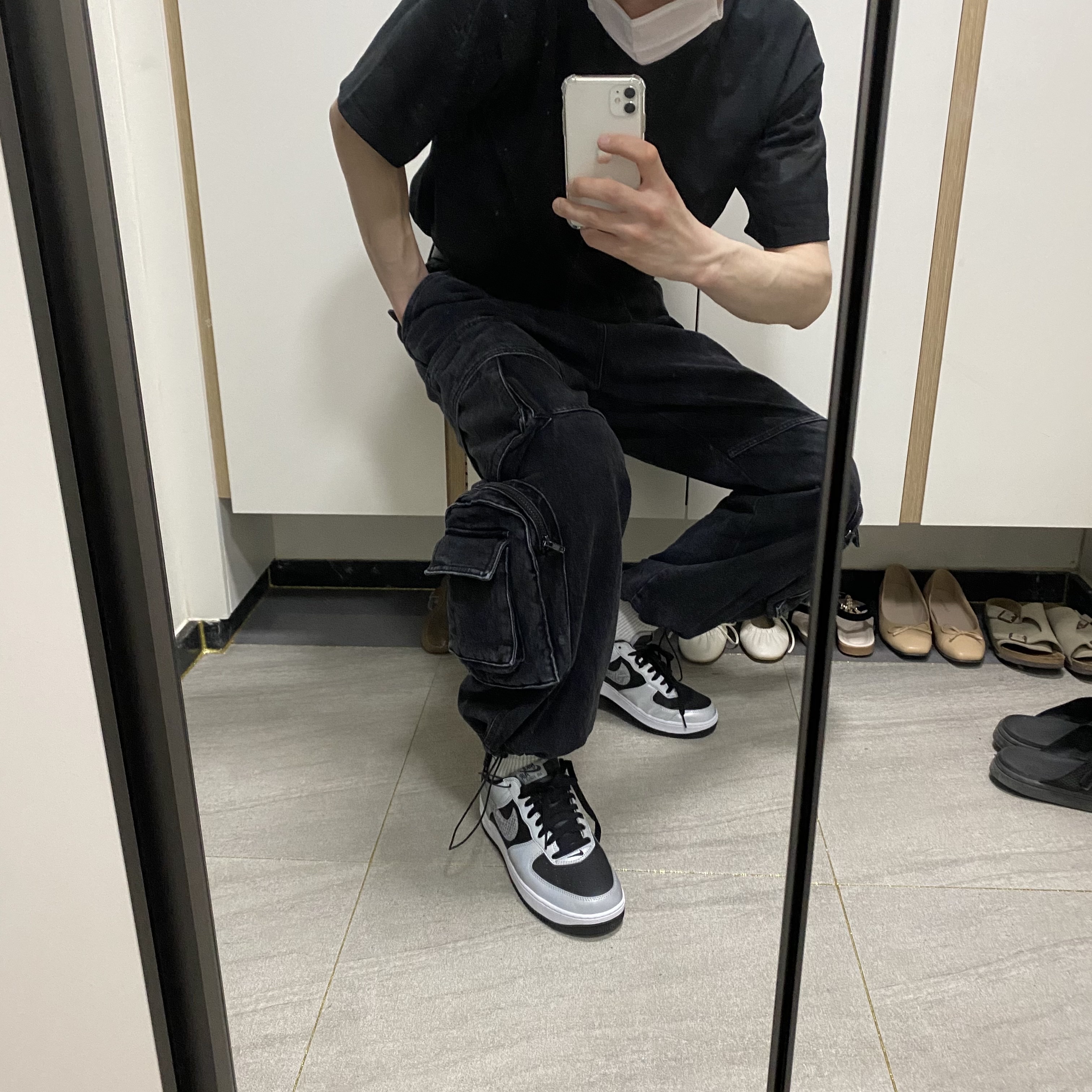 Nike Air Force 1 B Silver Snake 착용 스타일