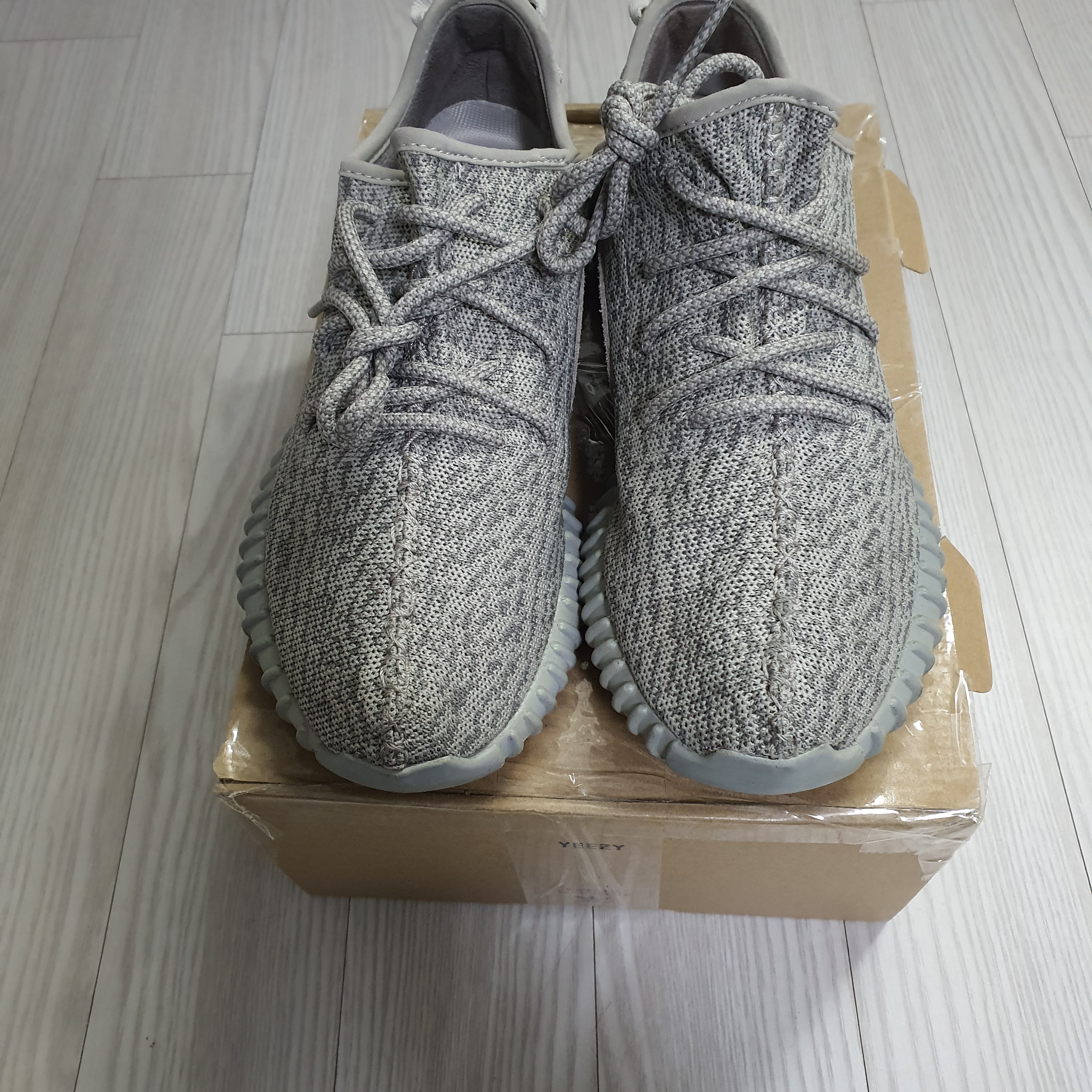 Adidas Yeezy Boost 350 Moonrock 착용 스타일 - 2