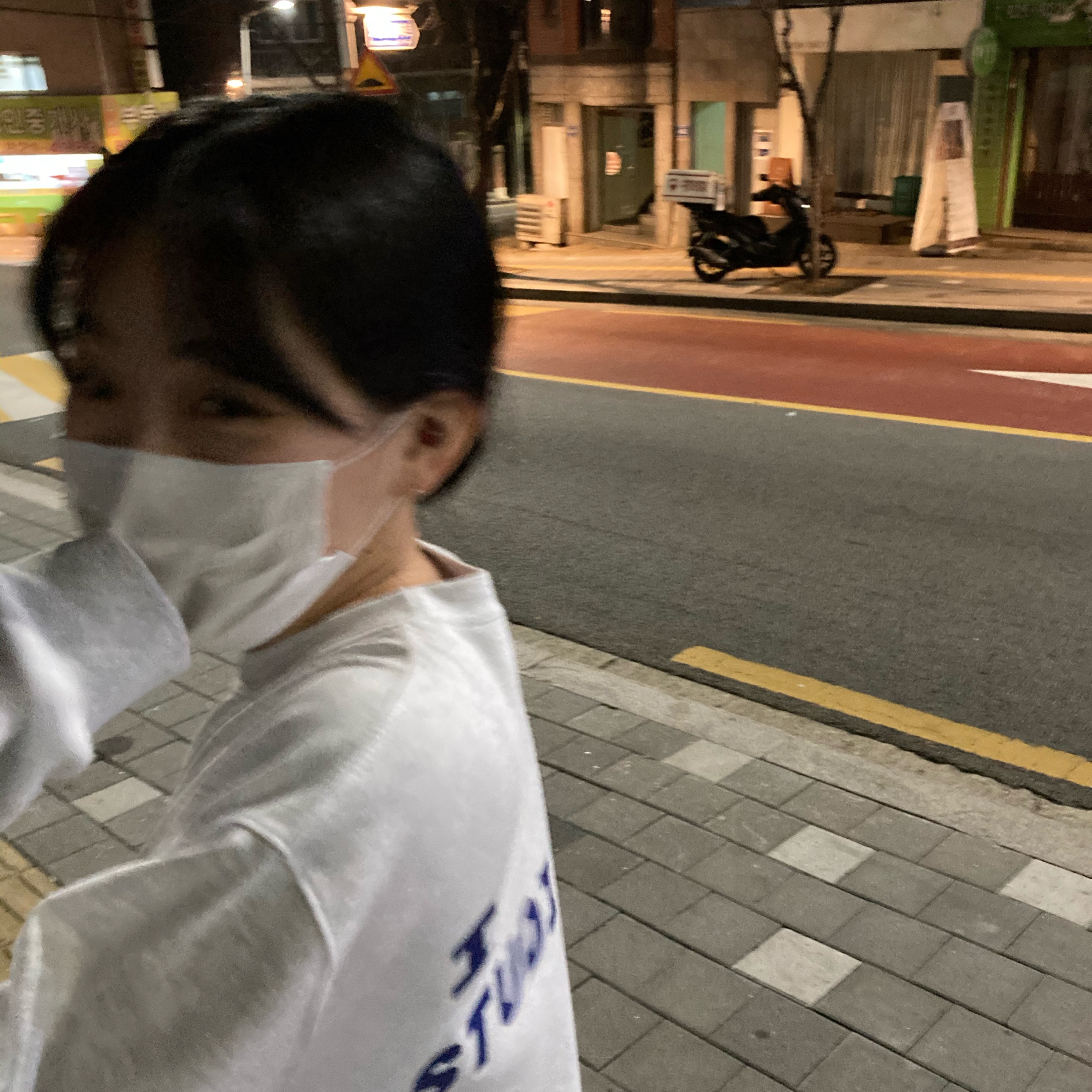 IAB Studio Long Sleeve Light Gray 착용 스타일