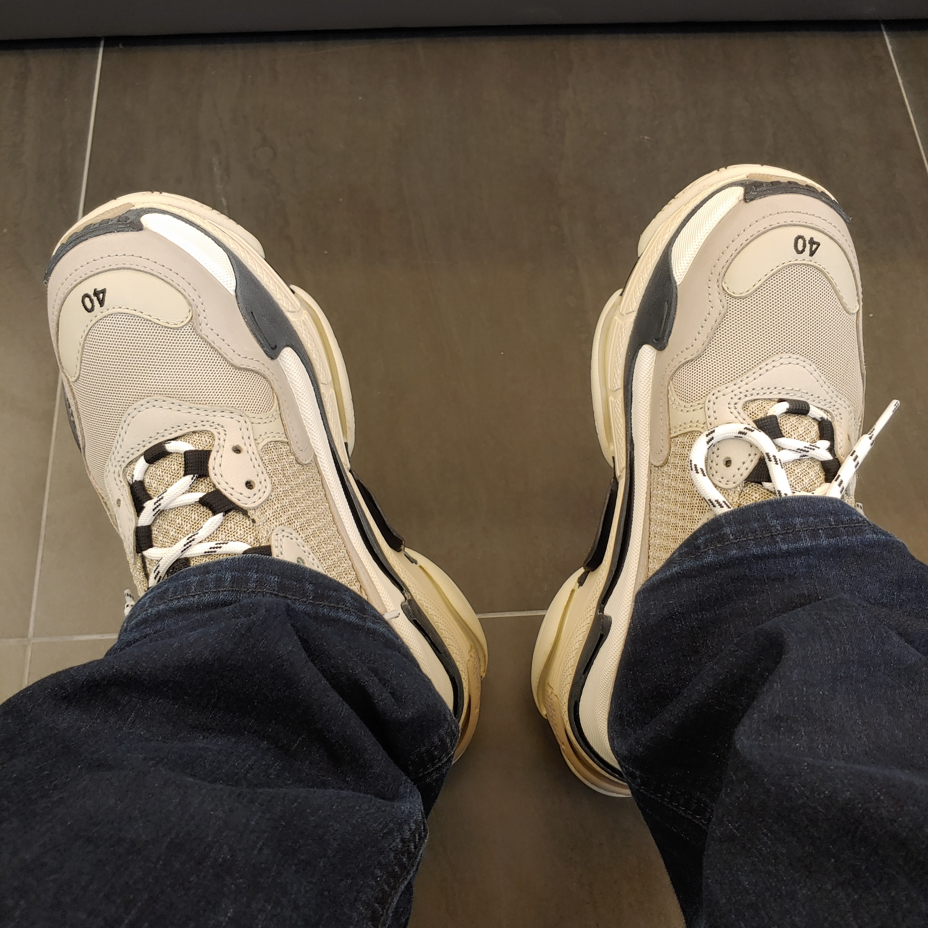 Balenciaga Triple S Vanille 2018 착용 스타일 - 1