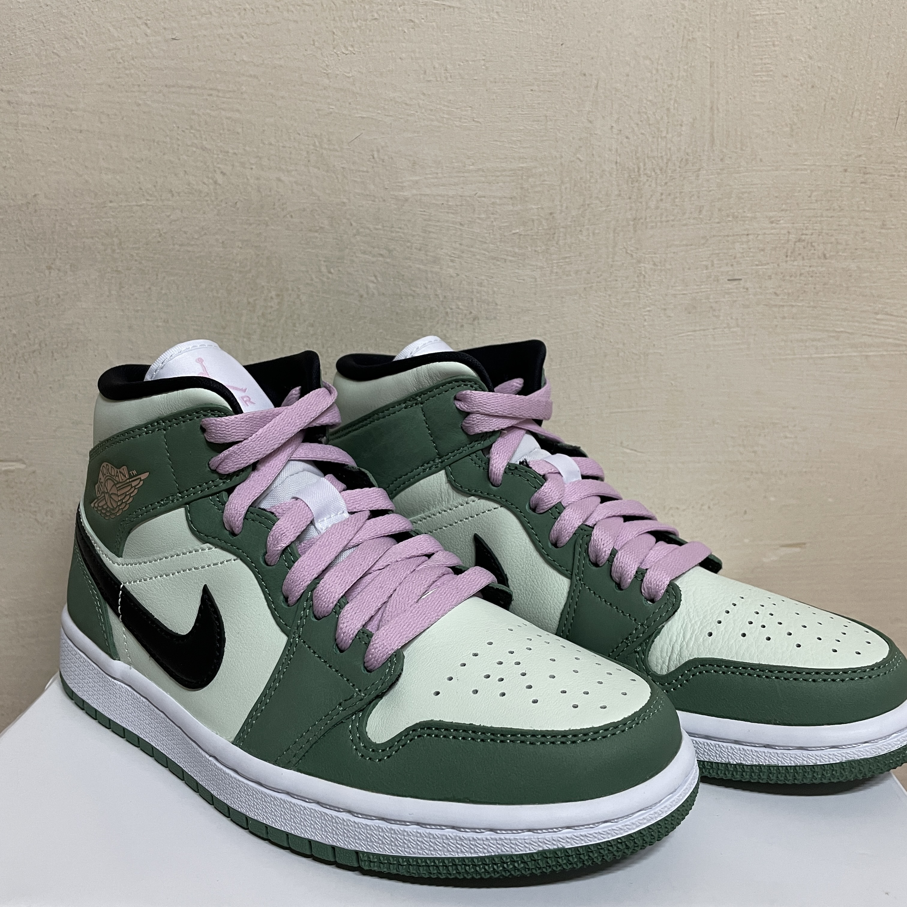(W) Jordan 1 Mid SE Dutch Green 착용 스타일 - 2