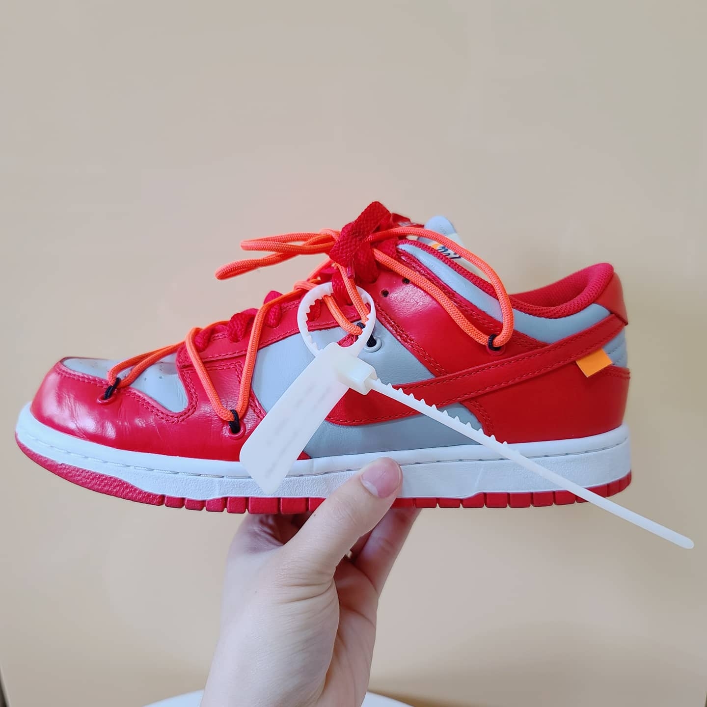 Nike x Off-White Dunk Low University Red 착용 스타일 - 1