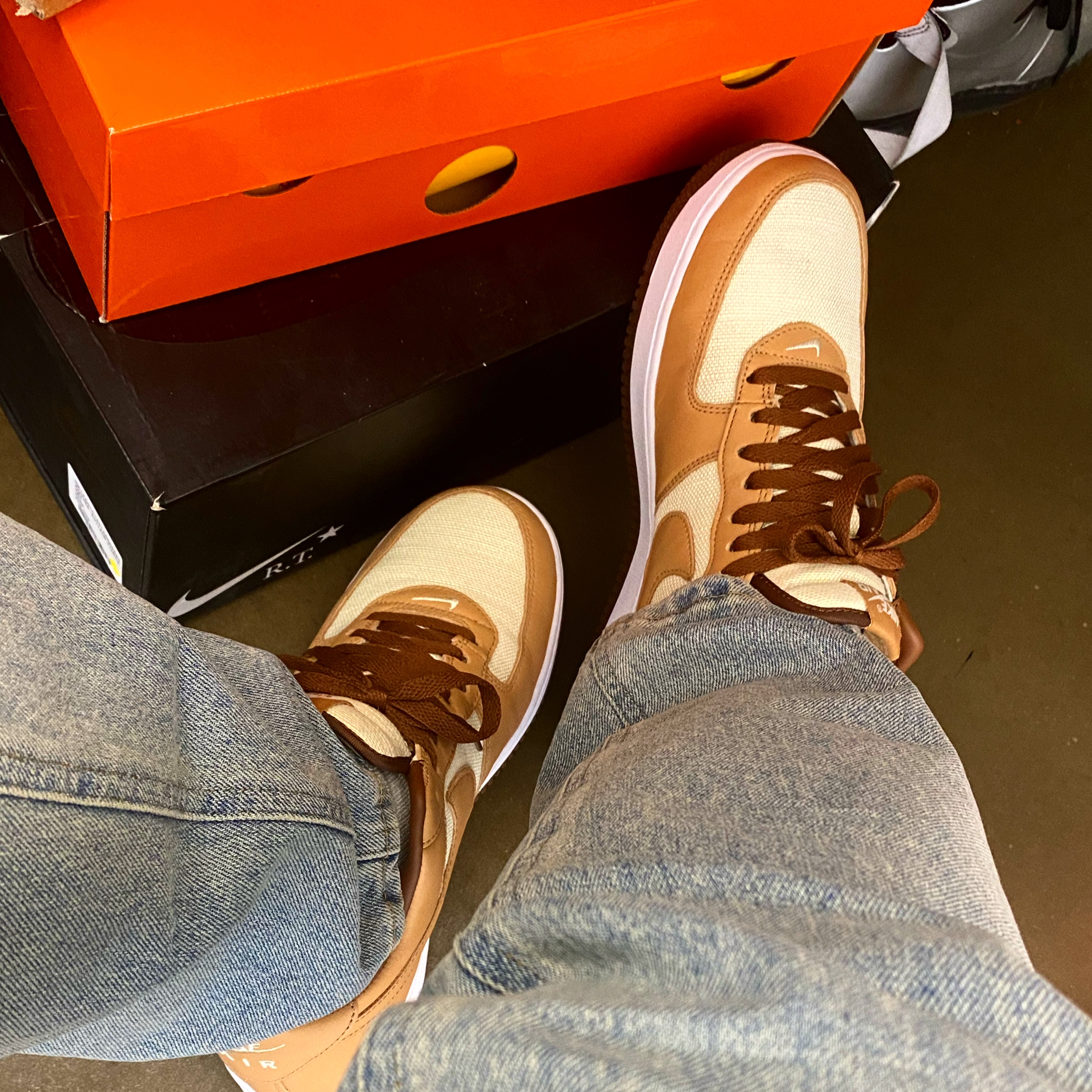Nike Air Force 1 Low QS Acorn 2021 착용 스타일