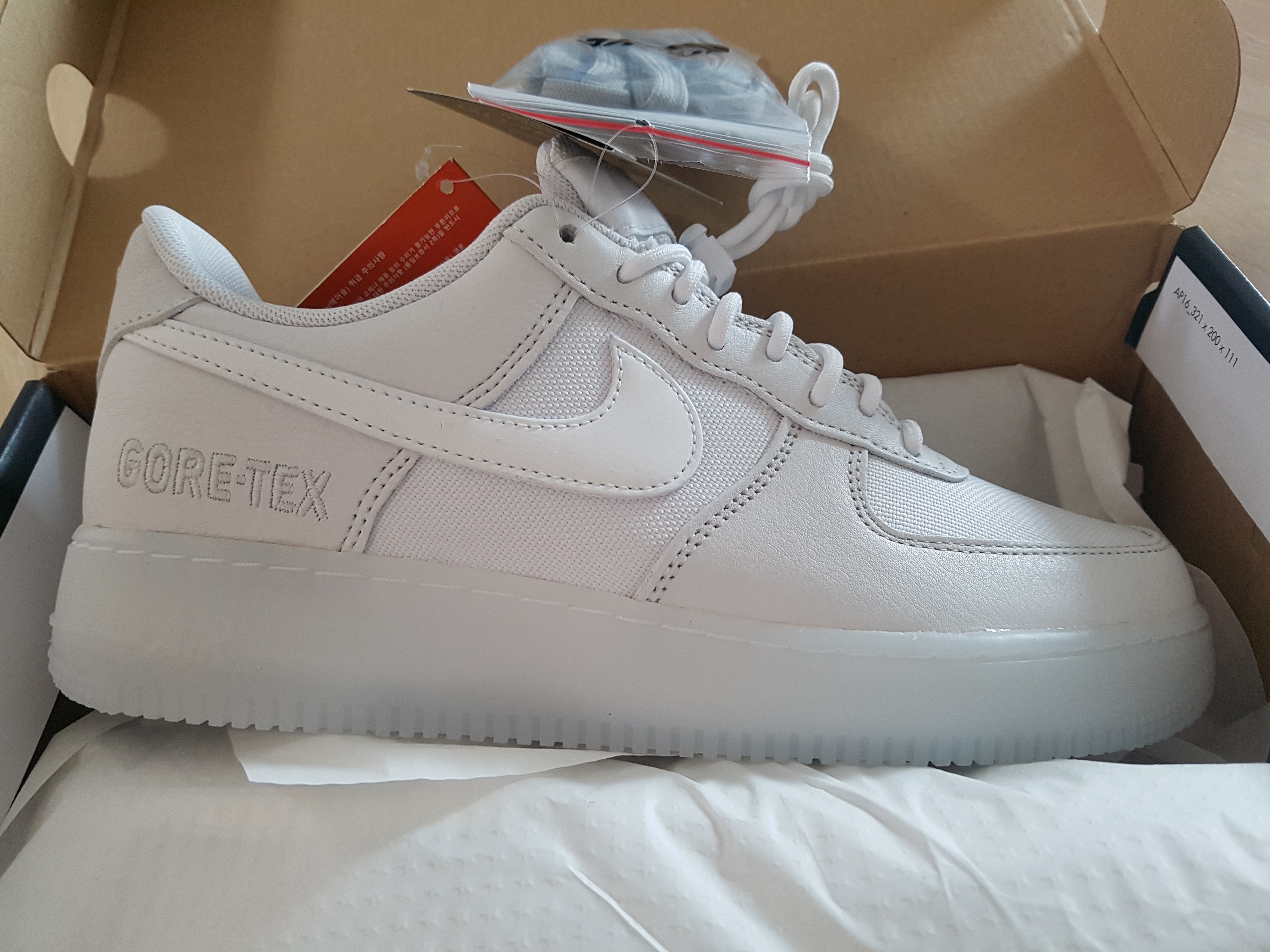 Nike Air Force 1 Low Gore-Tex Summer Shower 착용 스타일