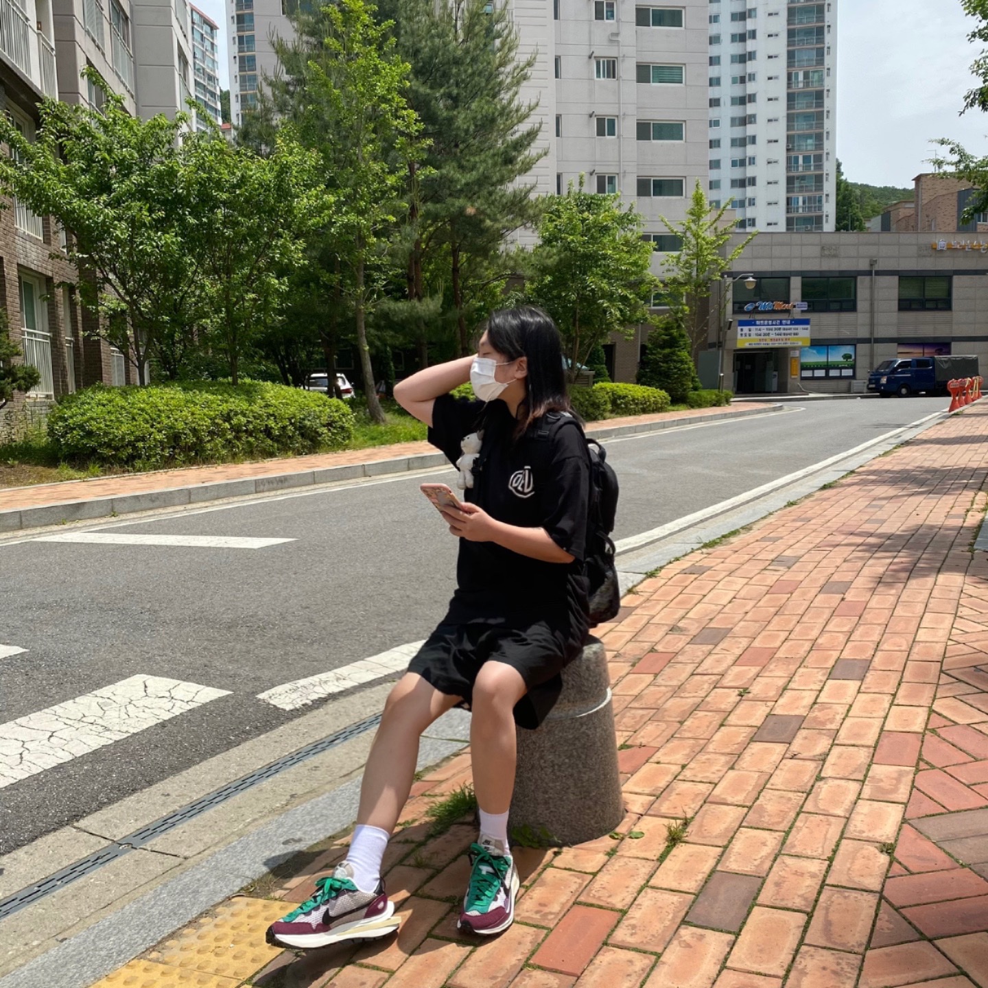Nike x Sacai VaporWaffle String & Black Villain Red 착용 스타일