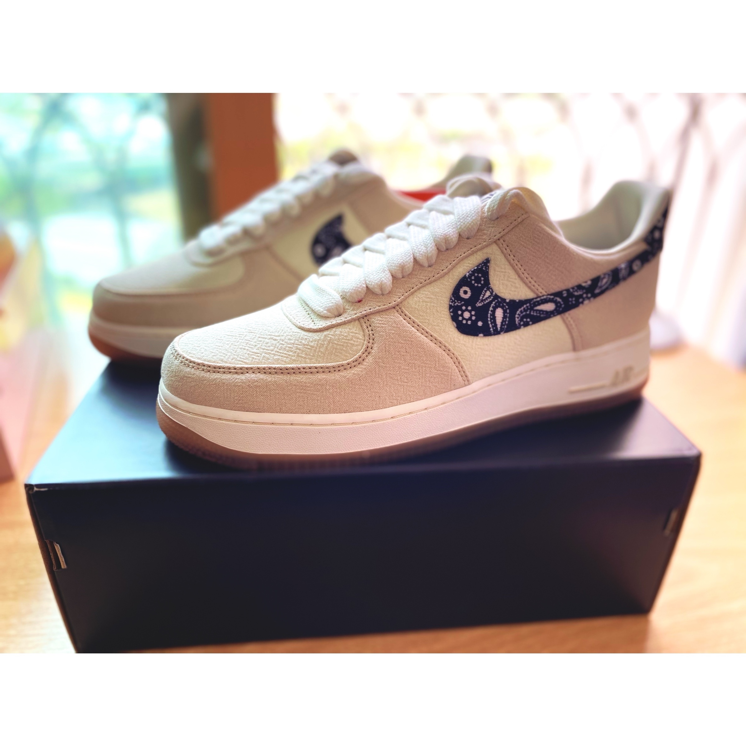 Nike Air Force 1 '07 LV8 Paisley Swoosh 착용 스타일