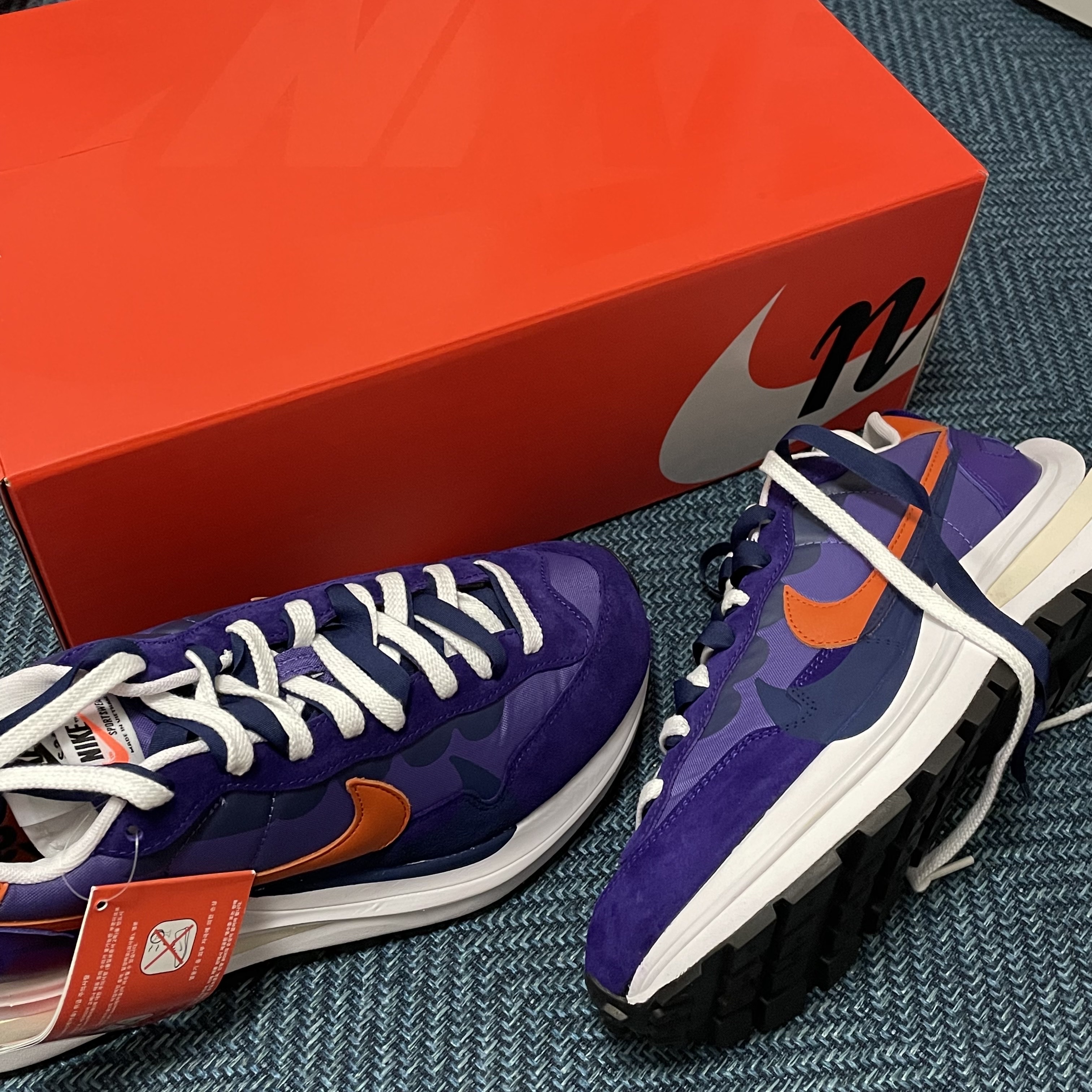 Nike x Sacai VaporWaffle Dark Iris 착용 스타일