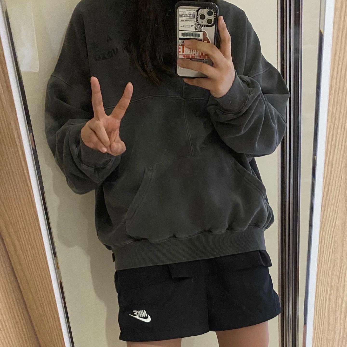 IAB Studio Blocked Pigment Hoodie Black 착용 스타일