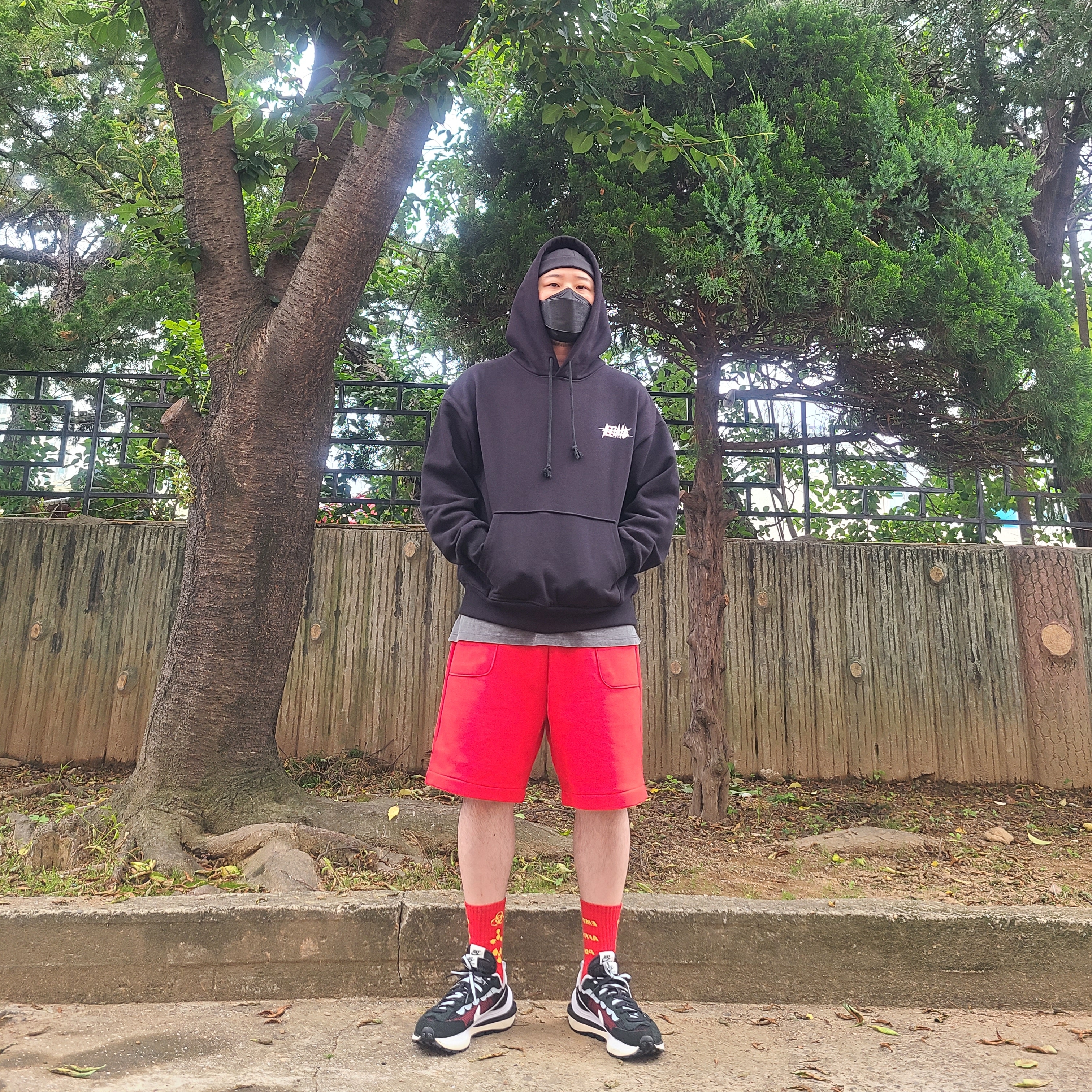 Nike x Sacai VaporWaffle Black White 착용 스타일 - 2