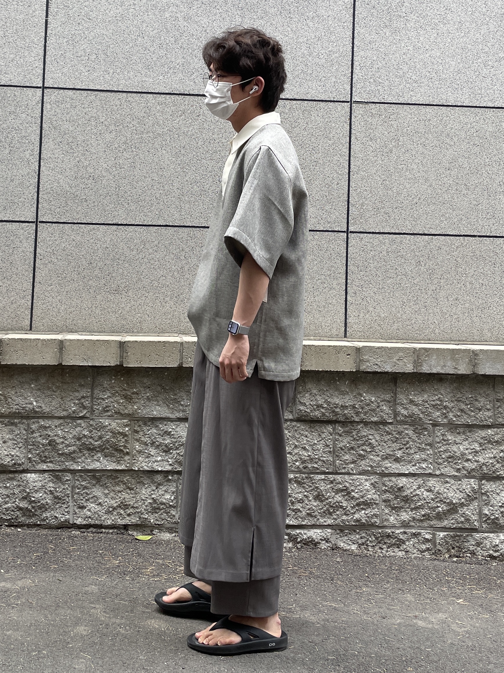 Oofos OOriginal Black 착용 스타일