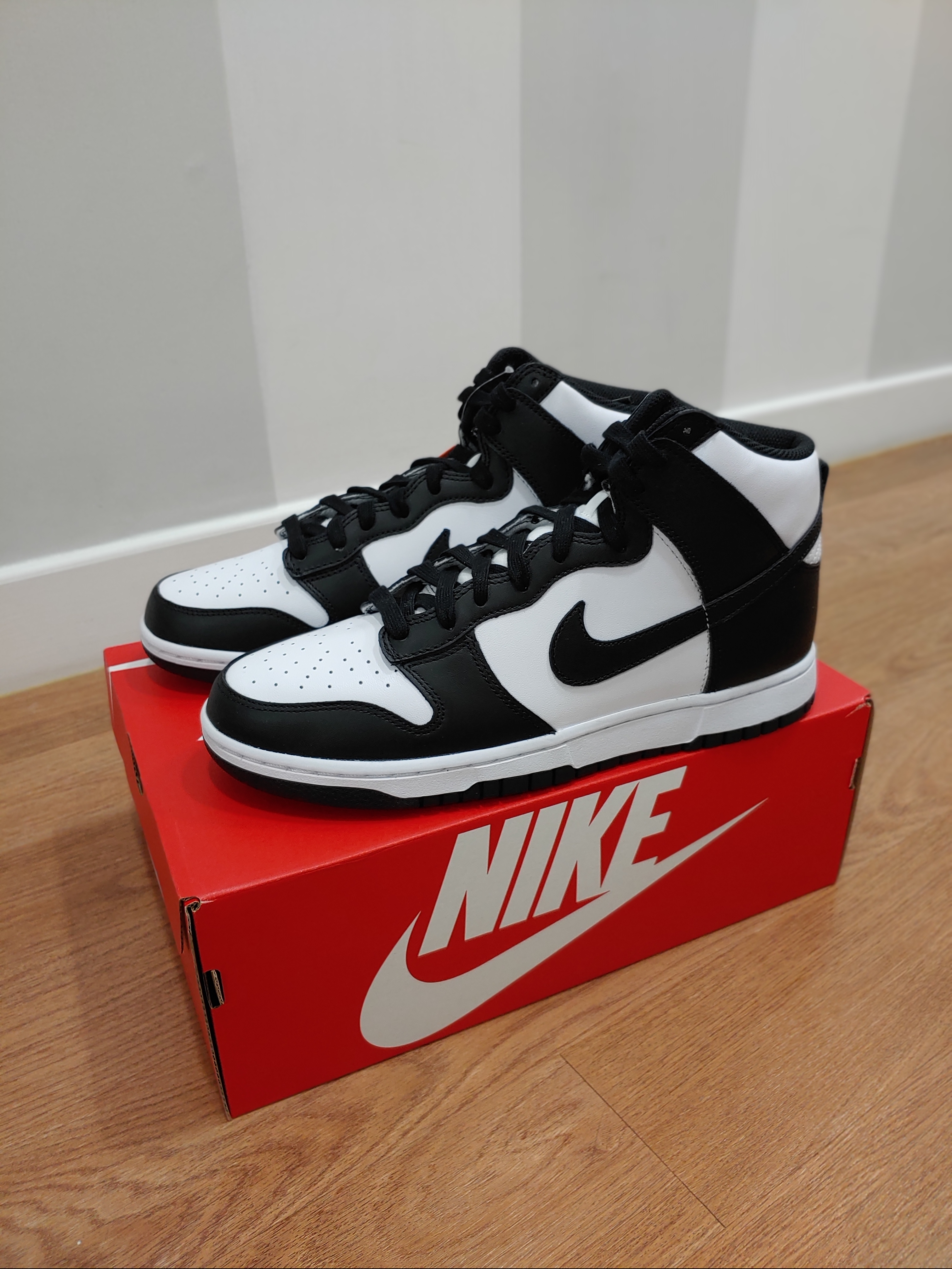 Nike Dunk High Retro Black and White 착용 스타일 - 1