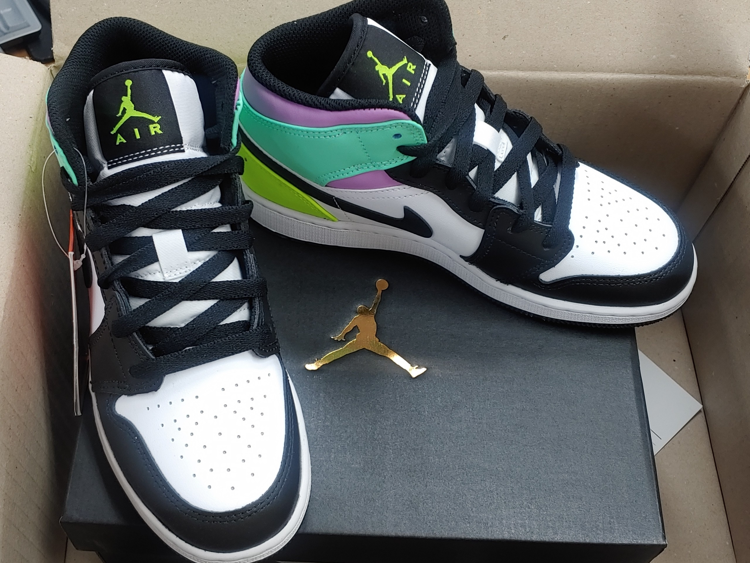(GS) Jordan 1 Mid Volt Green Glow 착용 스타일 - 1