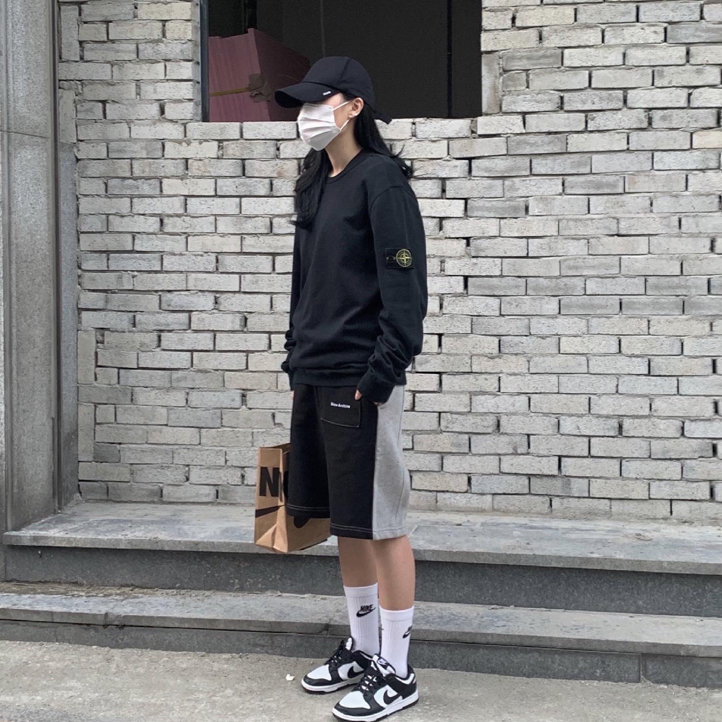 (W) Nike Dunk Low Black, Stone Island 24113 T-Shirt Black - 21SS 착용 스타일 - 1