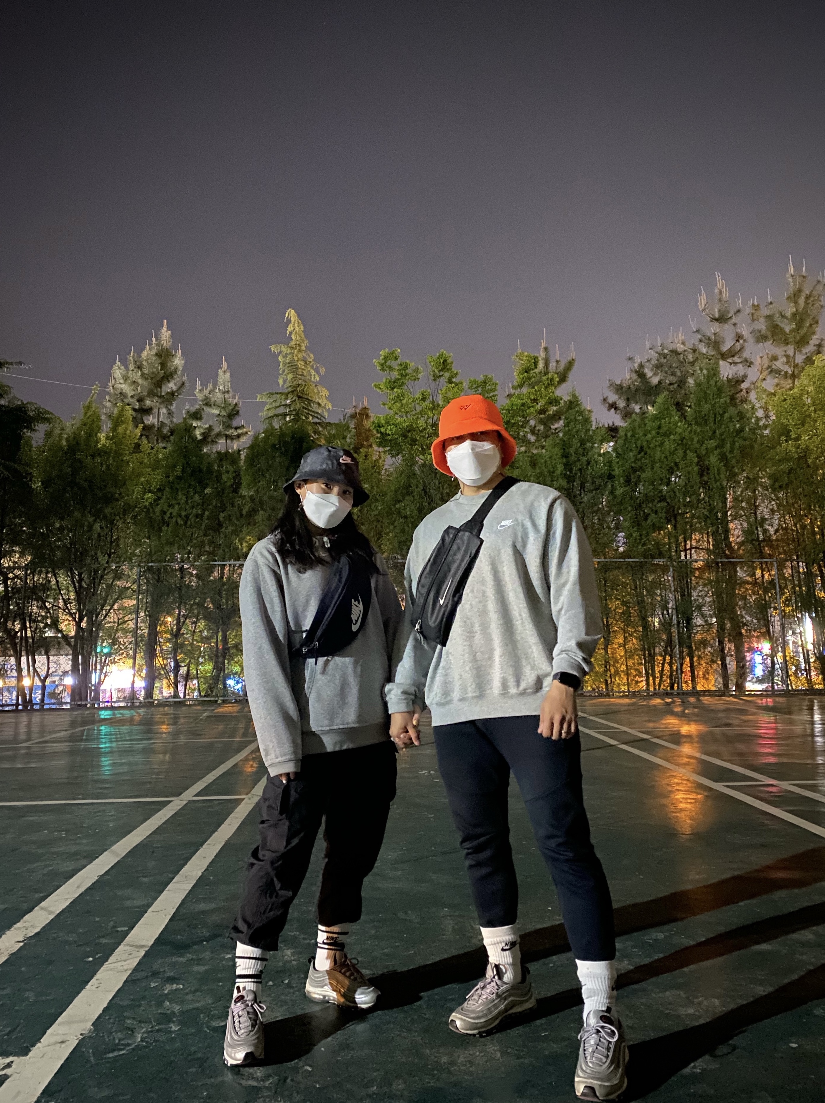 Nike Air Max 97 G Silver Bullet, Nike Bucket Futura Tie-Dye Black 착용 스타일 - 2