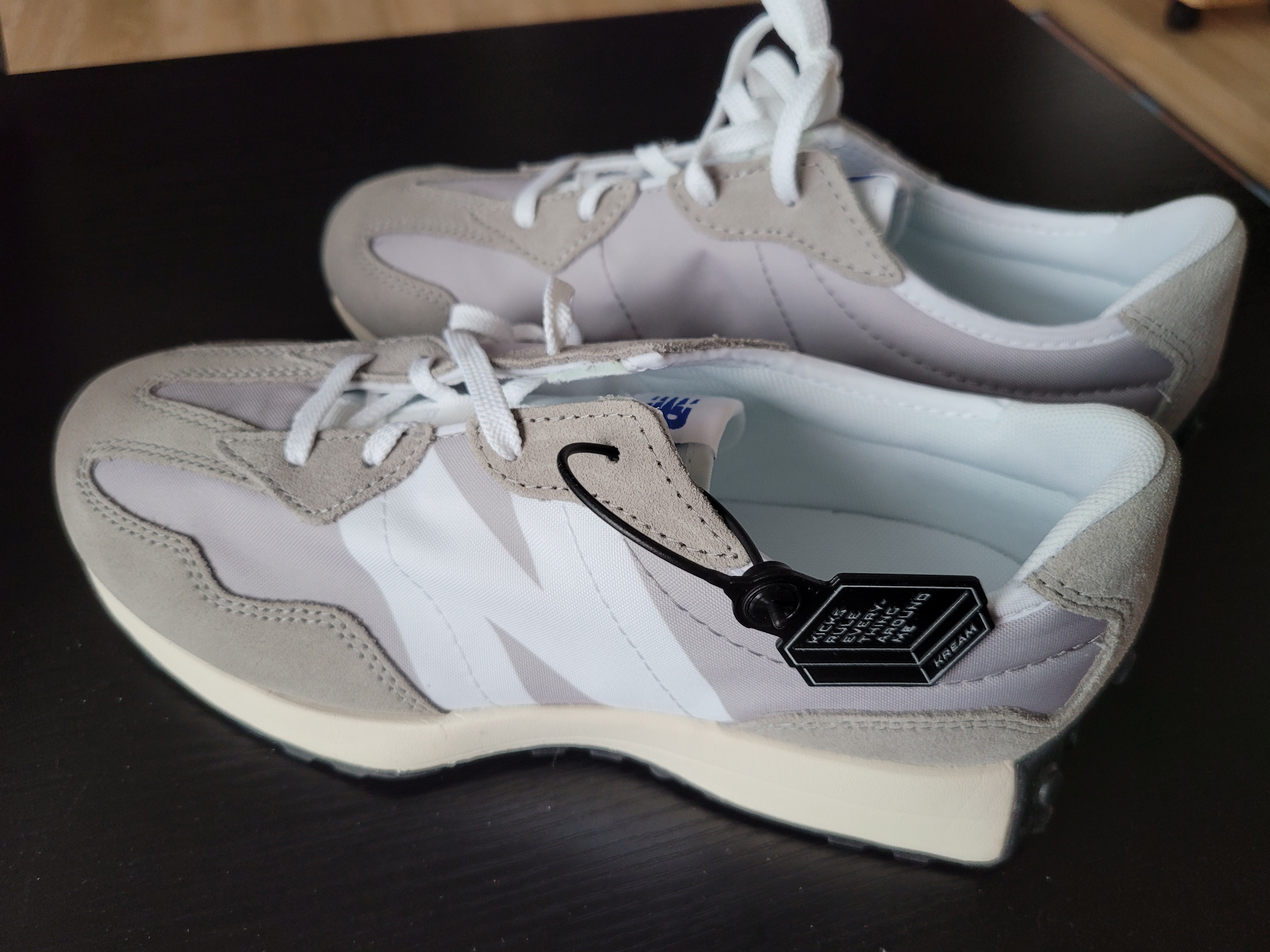 (GS) New Balance 327 Grey White - M Standard 착용 스타일