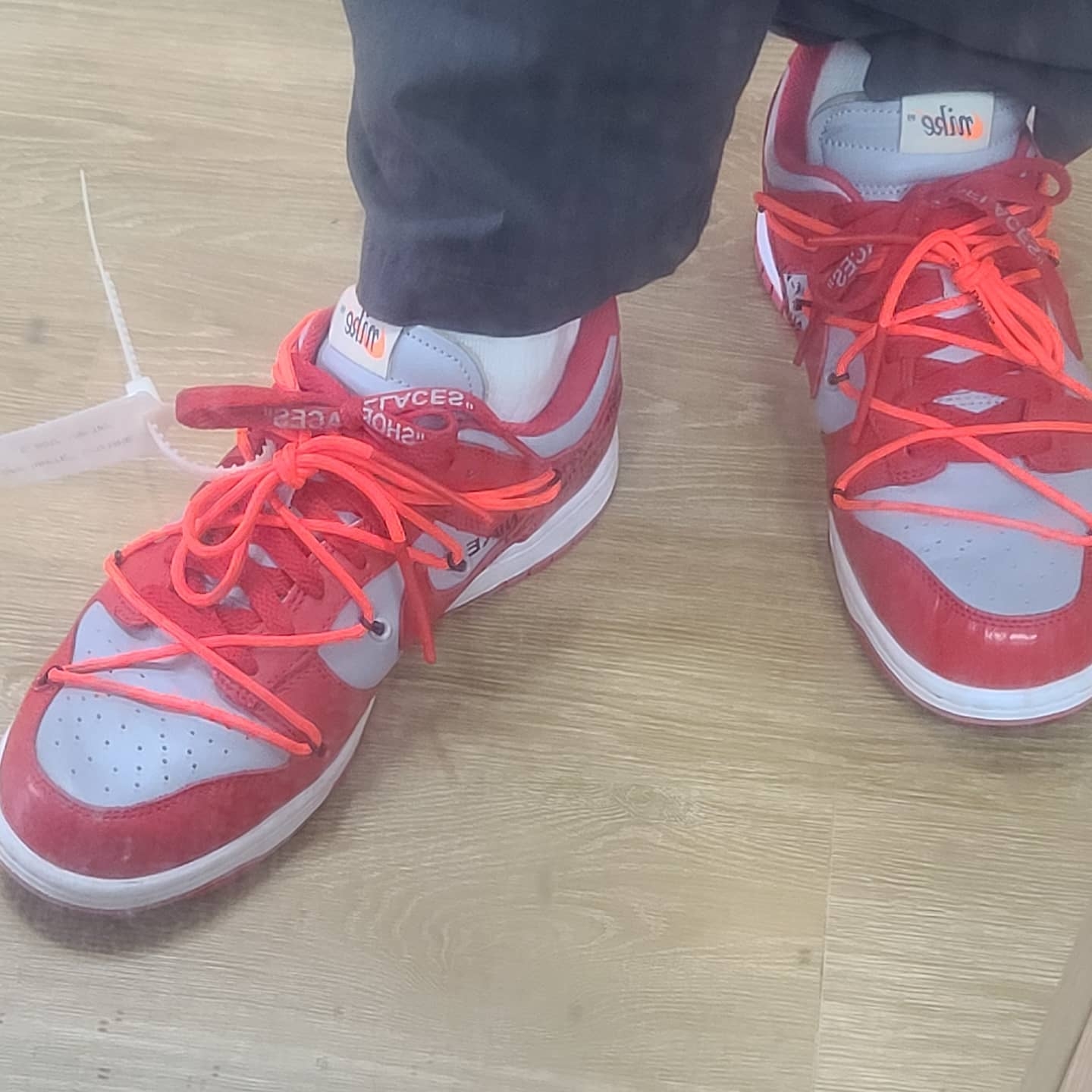 Nike x Off-White Dunk Low University Red 착용 스타일 - 5