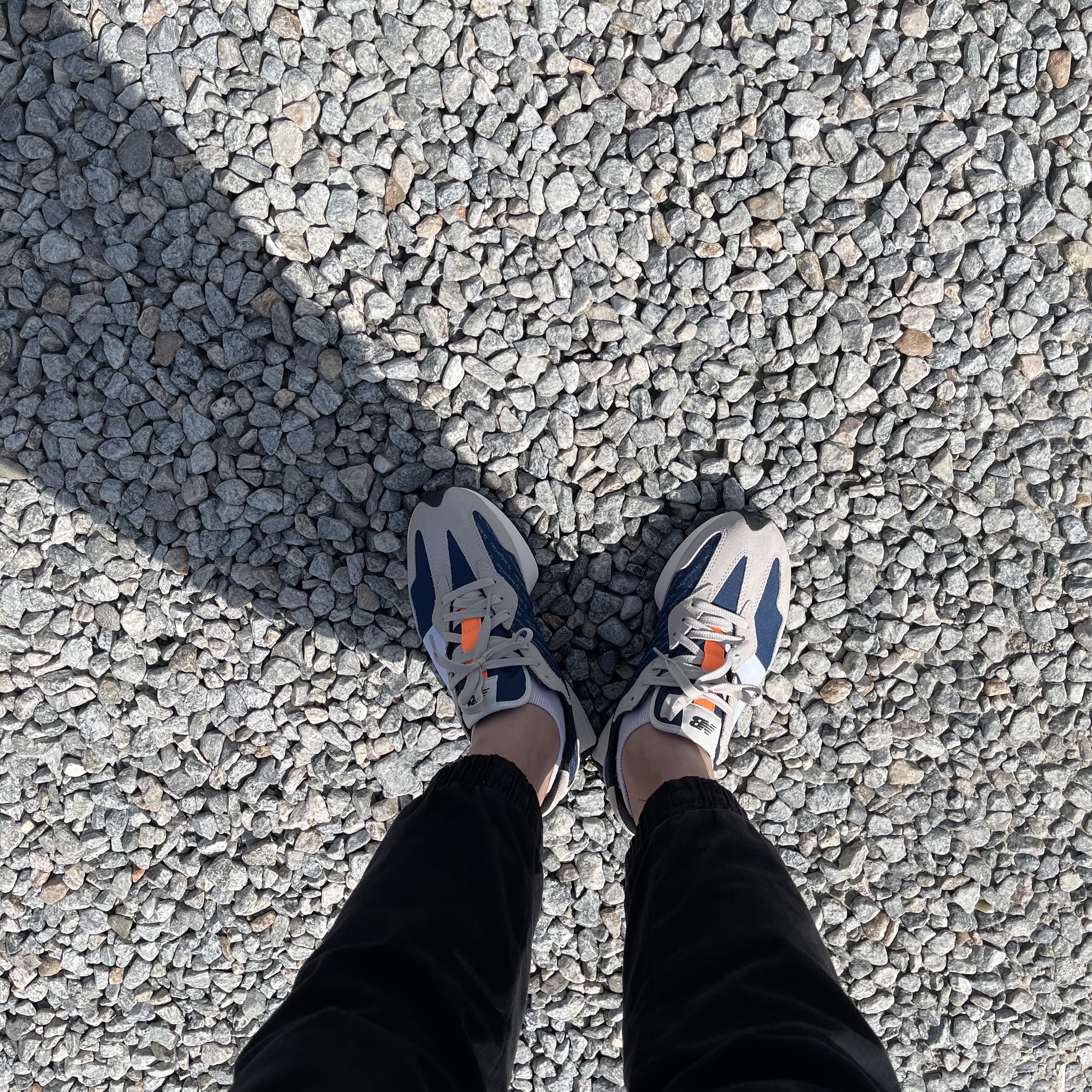 New Balance 327 Outerspace Light Grey 착용 스타일