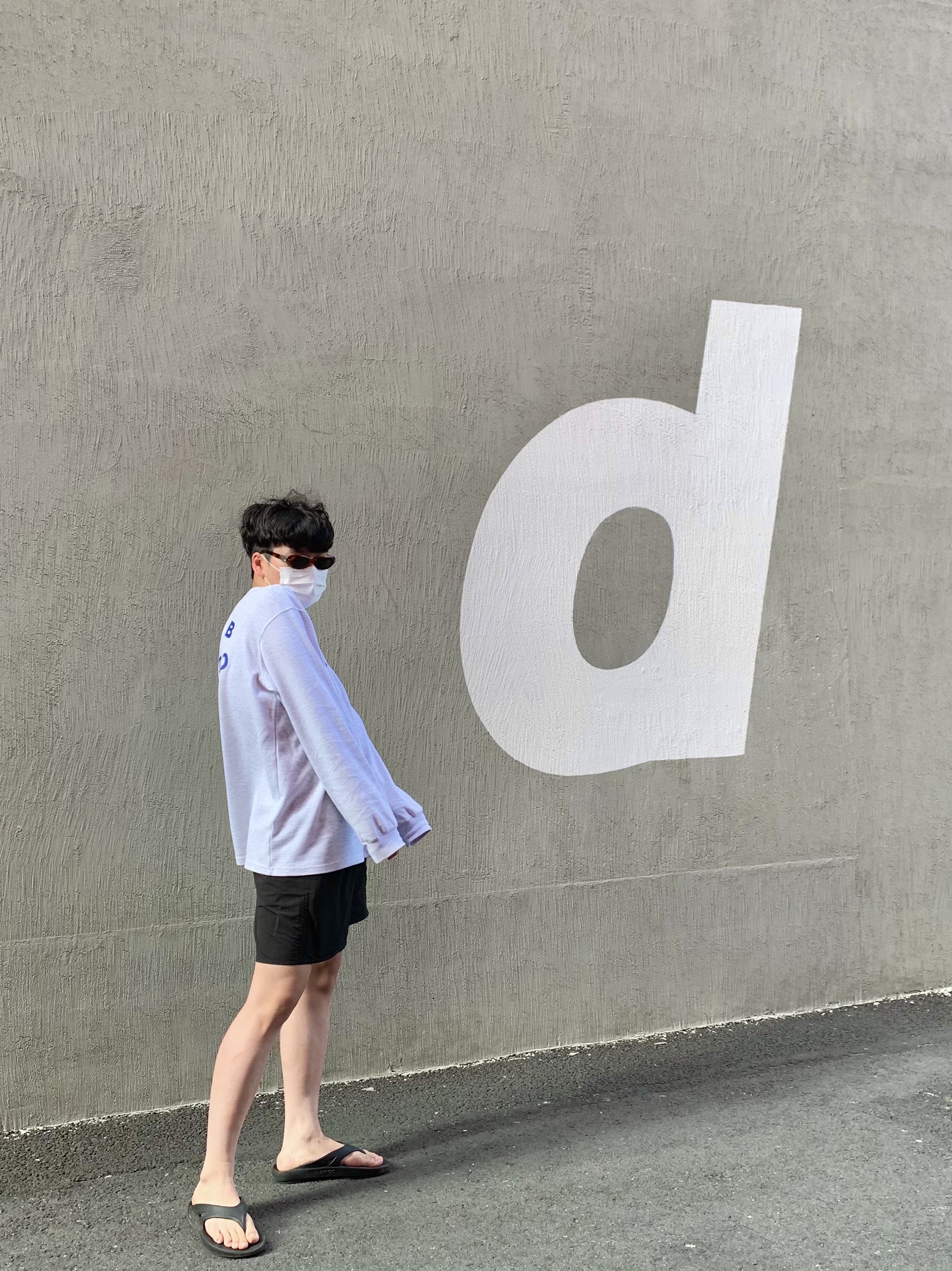 IAB Studio Long Sleeve Light Gray, Oofos OOriginal Black 착용 스타일 - 1