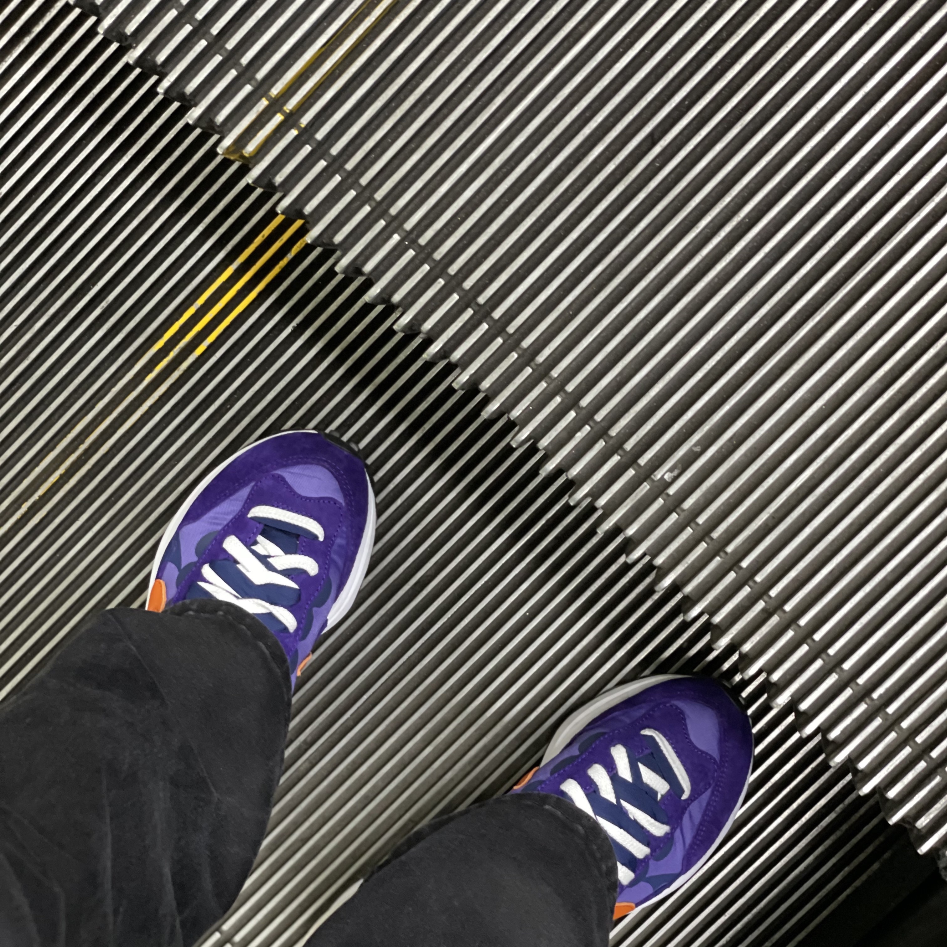 Nike x Sacai VaporWaffle Dark Iris 착용 스타일