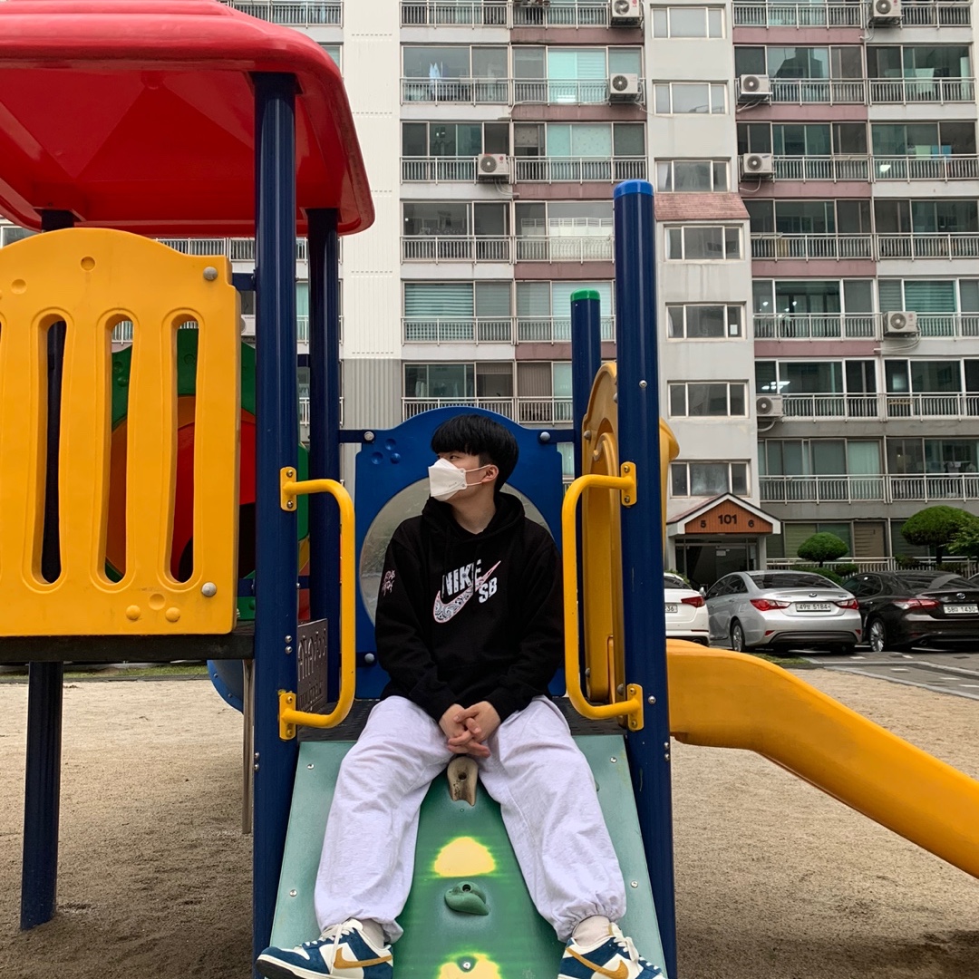 Nike x Kasina Dunk Low 80's Bus 착용 스타일