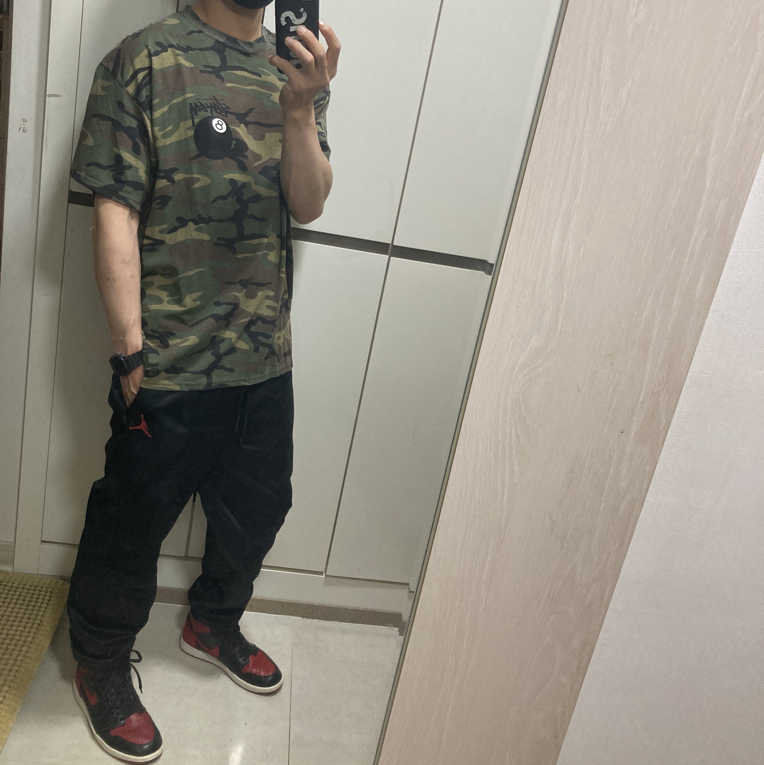 Jordan 1 Retro High OG Bred Banned 2016, Stussy 8 Ball T-Shirt Camo ์ฐฉ์ฉ ์คํ์ผ