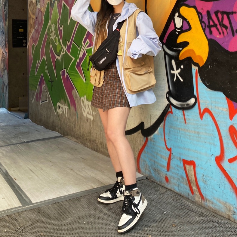 Jordan x Travis Scott Utility Vest - Asia, Jordan 1 Retro High OG Black Mocha 착용 스타일 - 3
