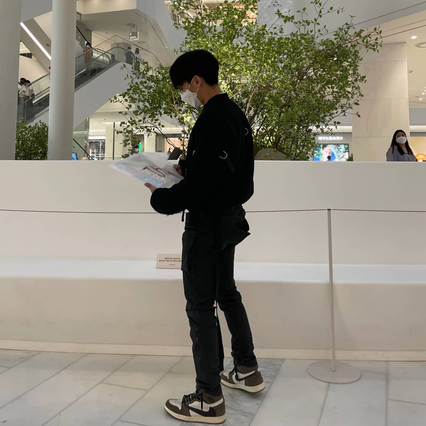 Jordan 1 x Travis Scott Retro High OG SP Mocha, Jordan 6 x Travis Scott Retro Olive 착용 스타일 - 2