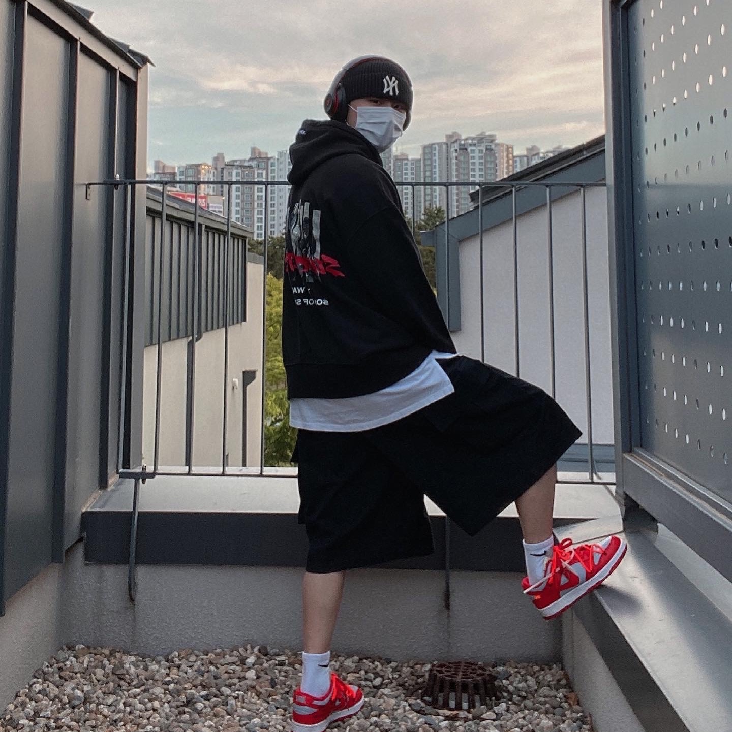 Nike x Off-White Dunk Low University Red 착용 스타일