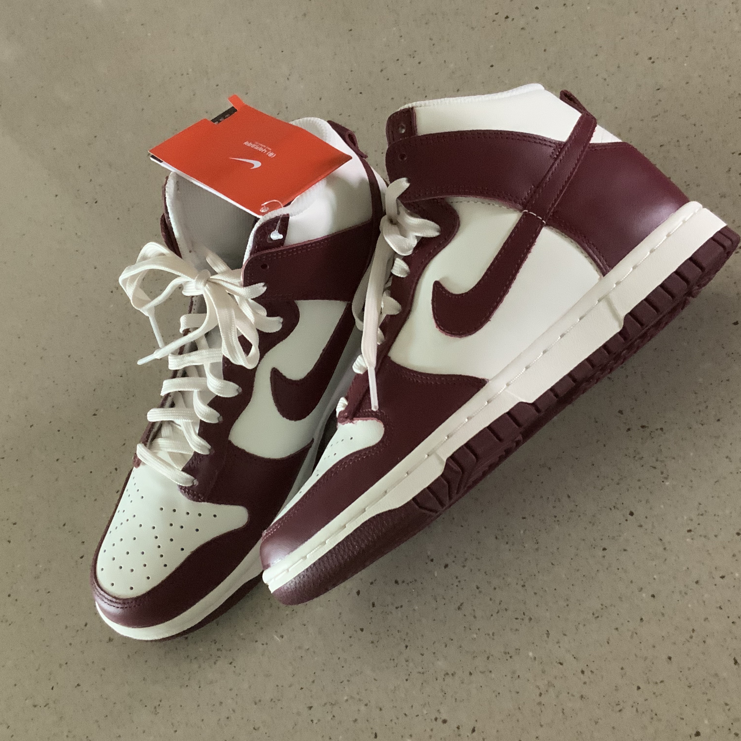 (W) Nike Dunk High Team Red 착용 스타일 - 2