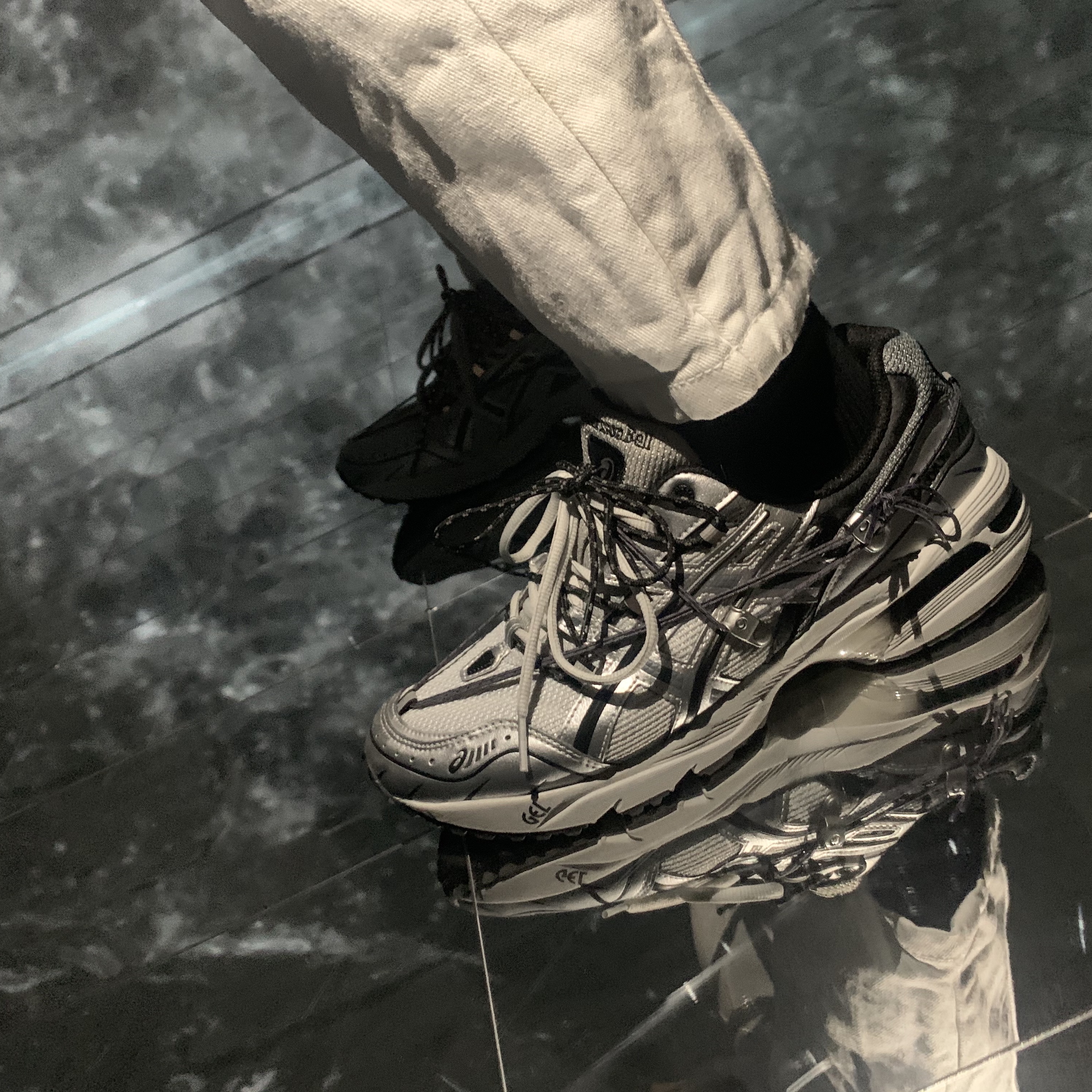 Asics x Andersson Bell Gel-1090 Glacier Grey Silver 착용 스타일 - 2