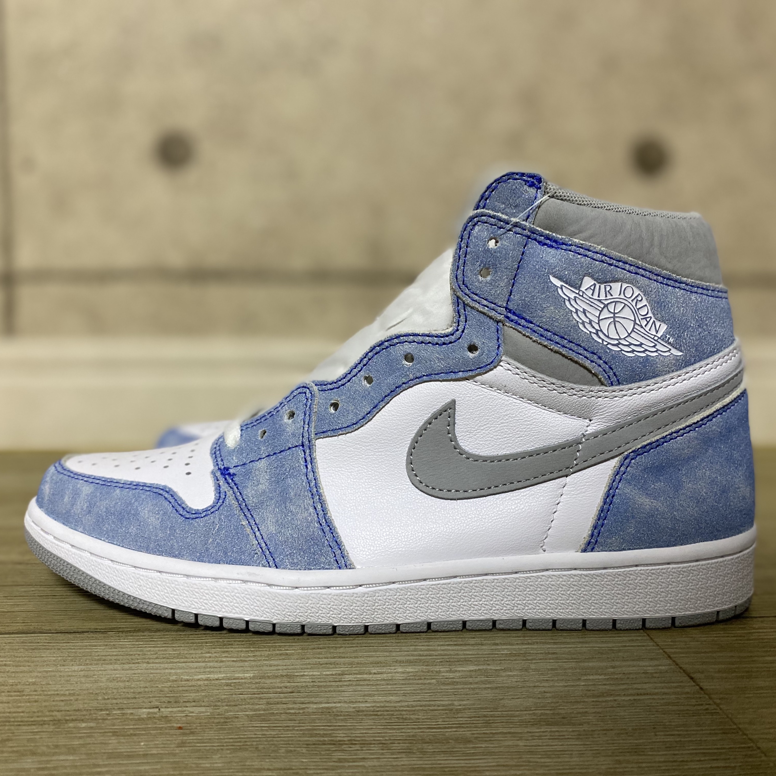 Jordan 1 Retro High OG Hyper Royal 착용 스타일