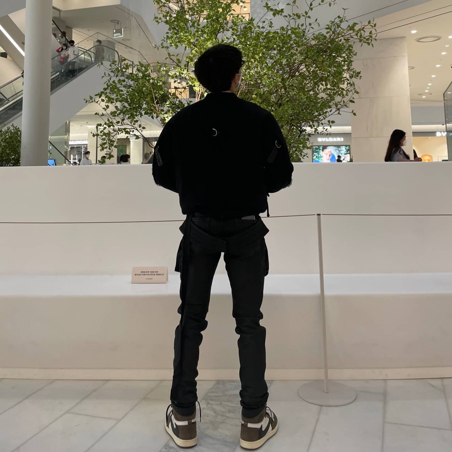 Jordan 1 x Travis Scott Retro High OG SP Mocha, Jordan 6 x Travis Scott Retro Olive 착용 스타일 - 1