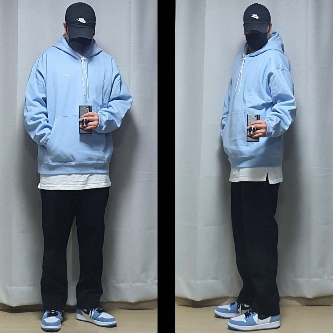 Jordan 1 Retro High OG University Blue, Nike NRG Solo Swoosh Fleece Hoodie Psychic Blue - US/EU 착용 스타일