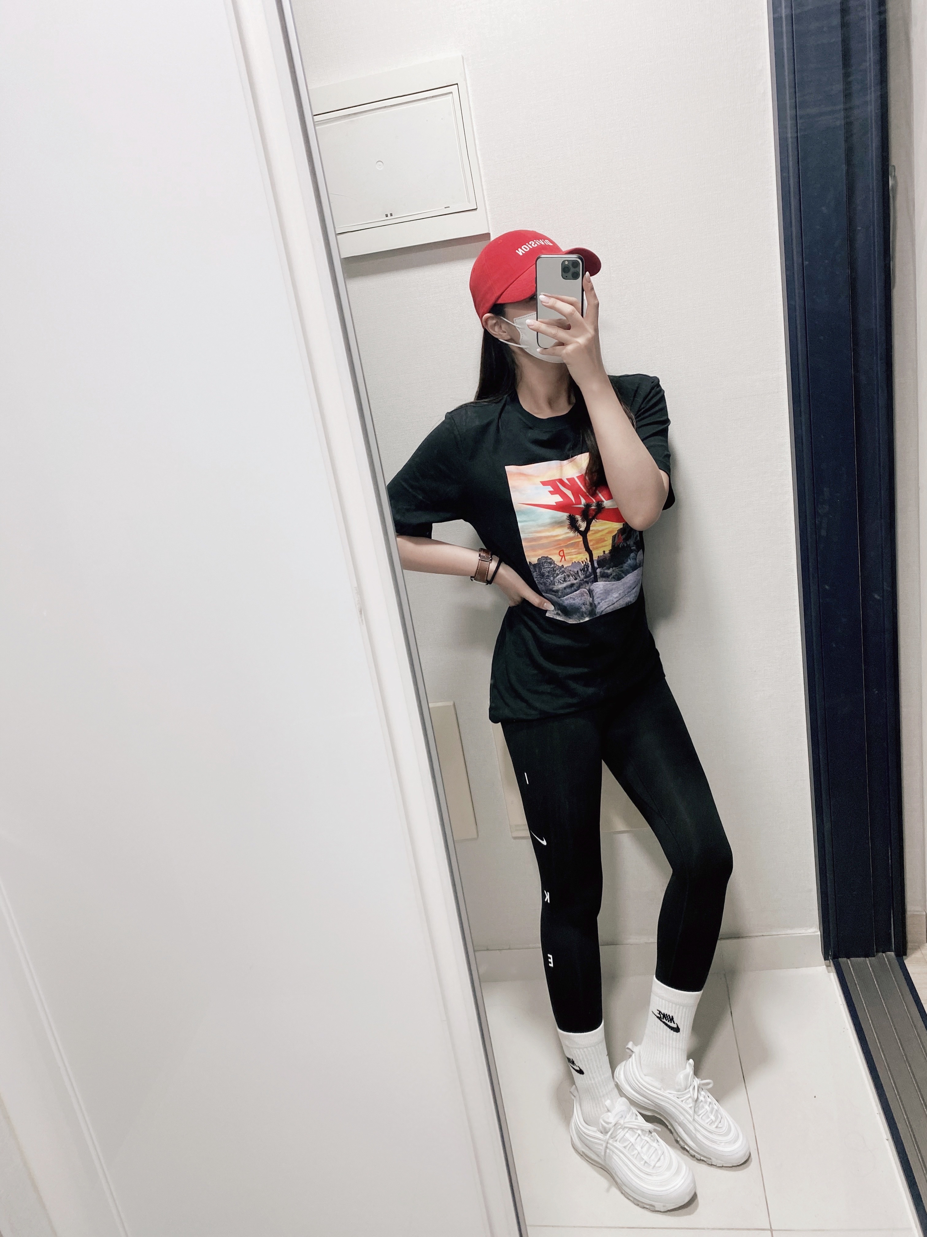 (W) Nike Air Max 97 White Pure Platinum, Nike Air Max 97 Triple White Wolf Grey 착용 스타일 - 1