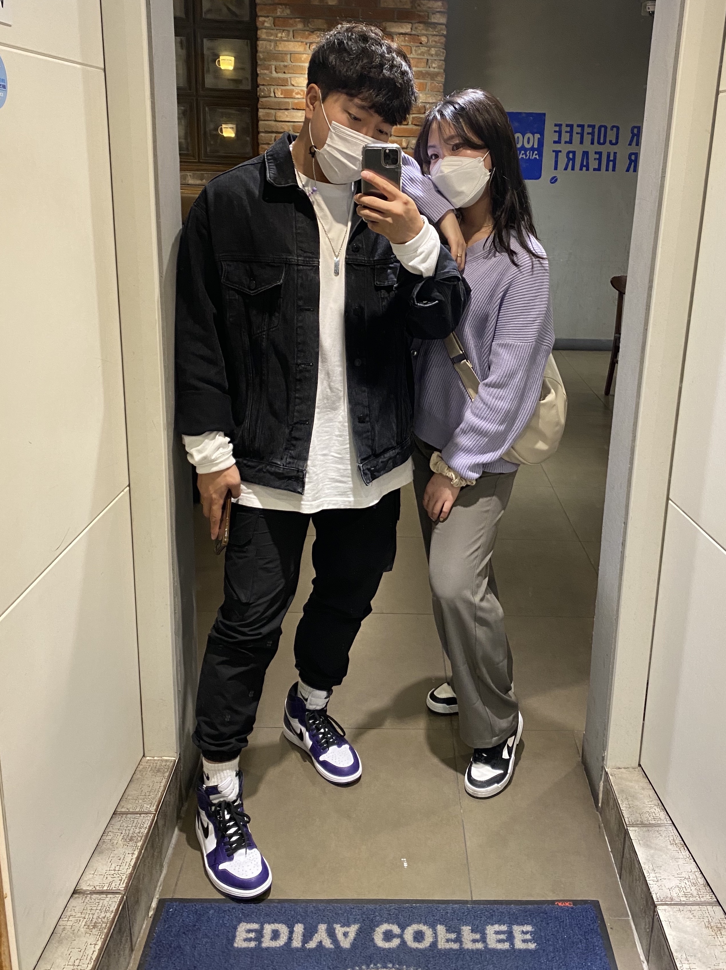 Jordan 1 Retro High OG Court Purple 2020, (W) Nike Dunk Low Disrupt Black White 착용 스타일