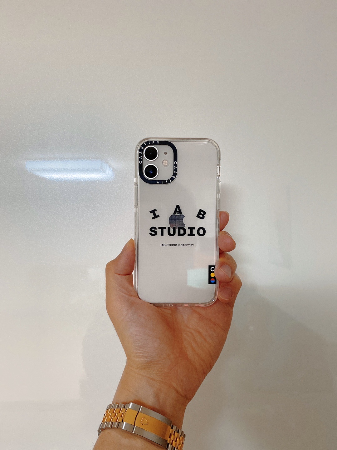 Casetify x IAB Studio iPhone Logo Case Clear 착용 스타일