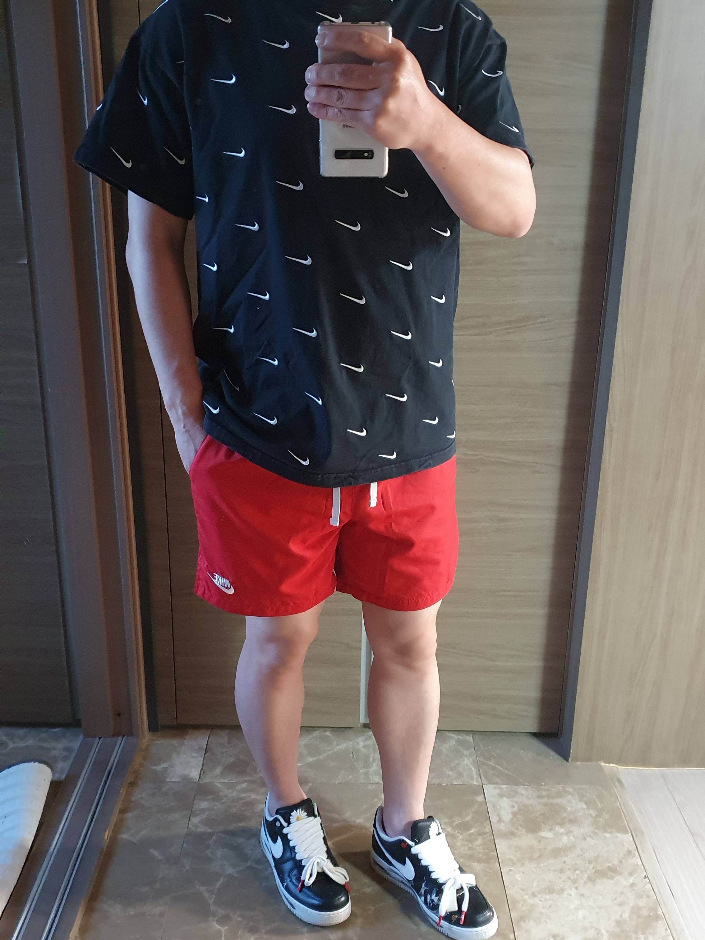Nike NRG Swoosh Logo T-Shirt Black, Nike x Peaceminusone Air Force 1 Low Para-Noise 착용 스타일