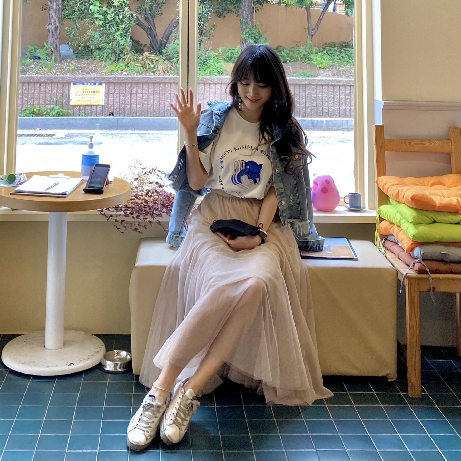 Maison Kitsune x Ader Error Triple Fox Head Logo T-Shirt Off White, Golden Goose Superstar White Silver Heel Tab Sneakers 착용 스타일 - 2