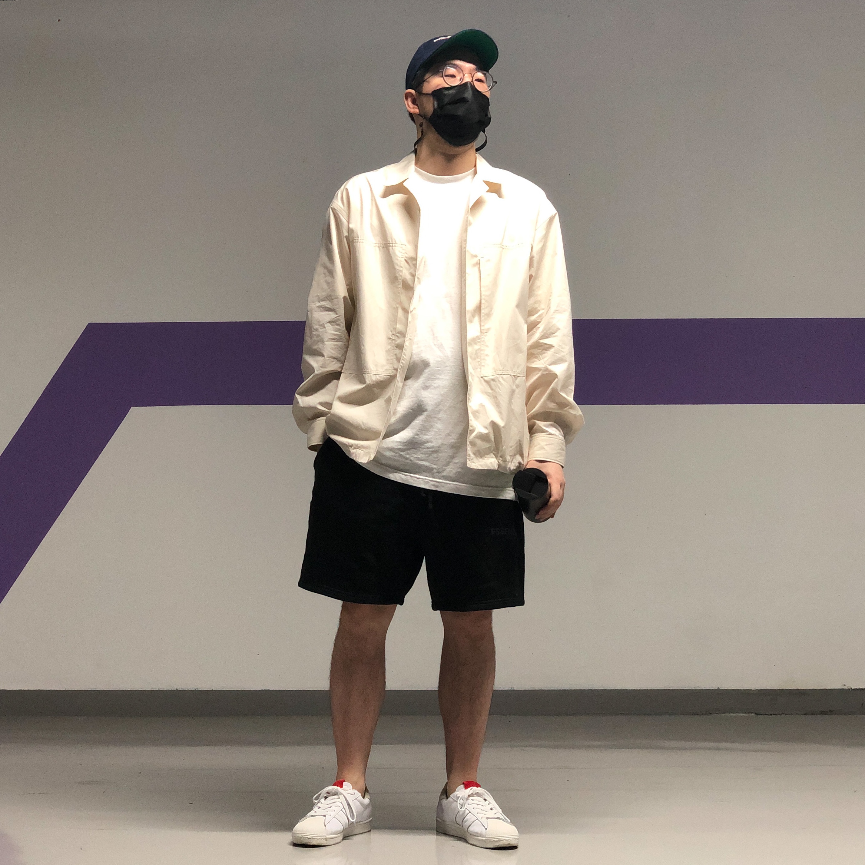 Essentials Sweatshorts Black 2020, Adidas Superstar 424 Shelltoe 착용 스타일
