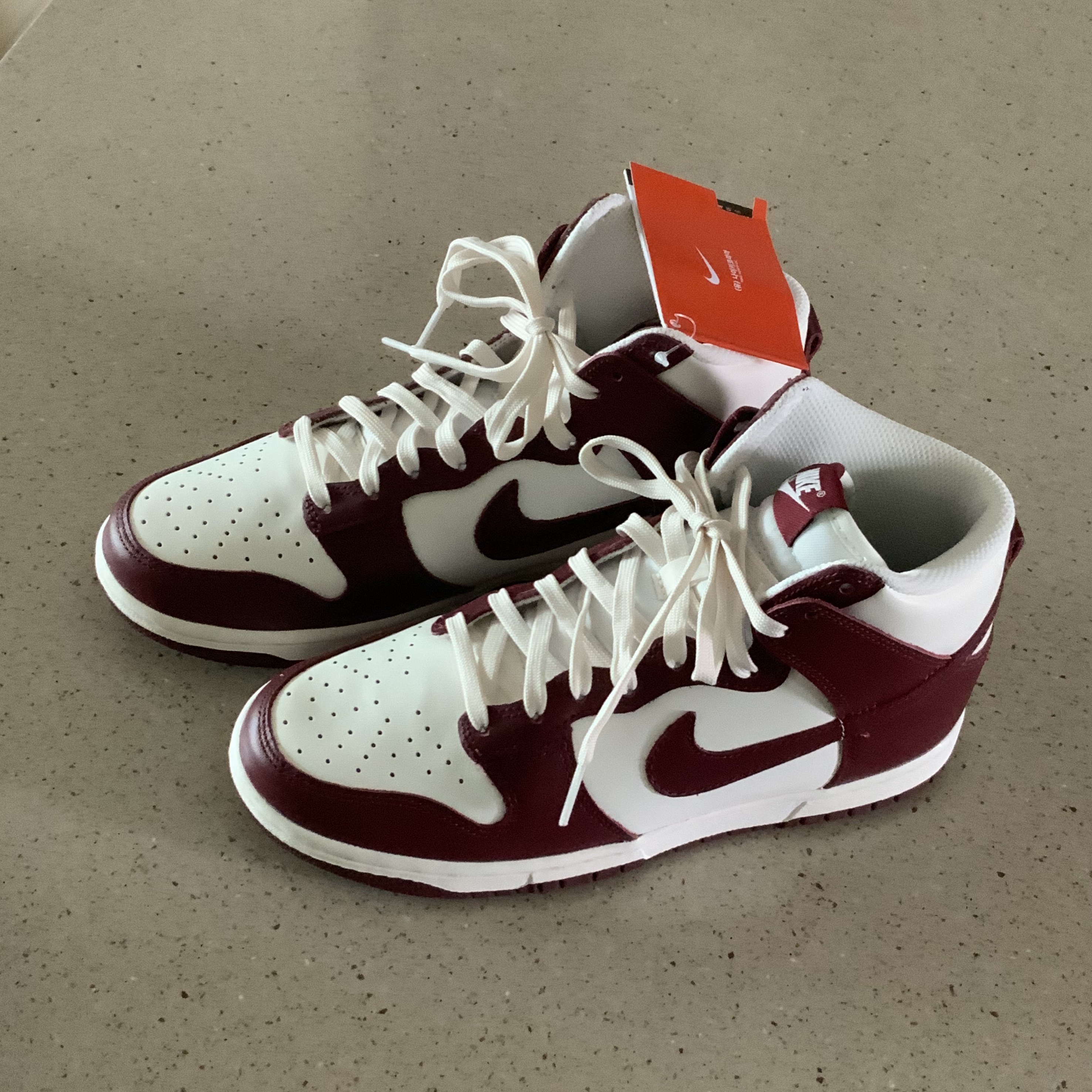(W) Nike Dunk High Team Red 착용 스타일 - 1