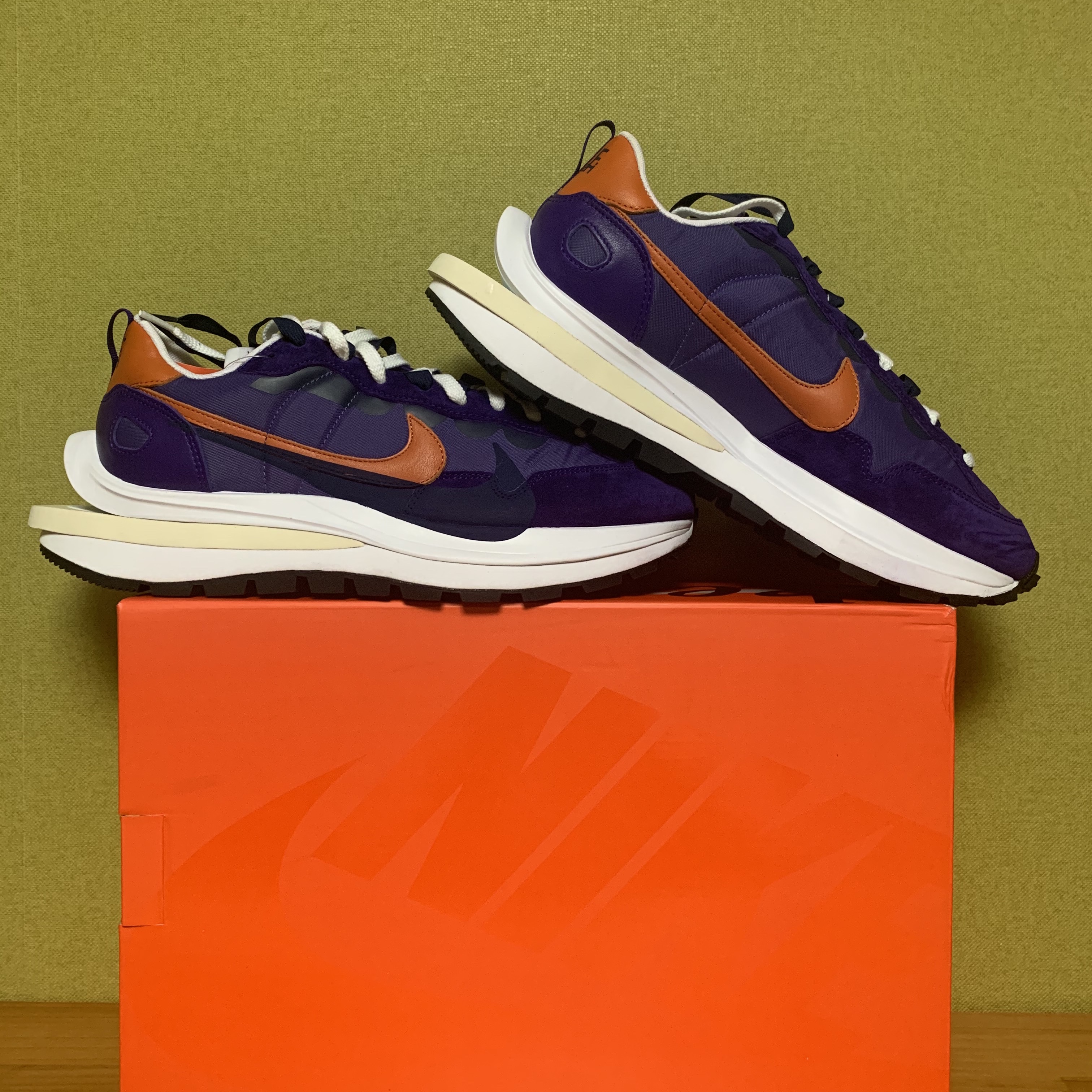 Nike x Sacai VaporWaffle Dark Iris 착용 스타일 - 2