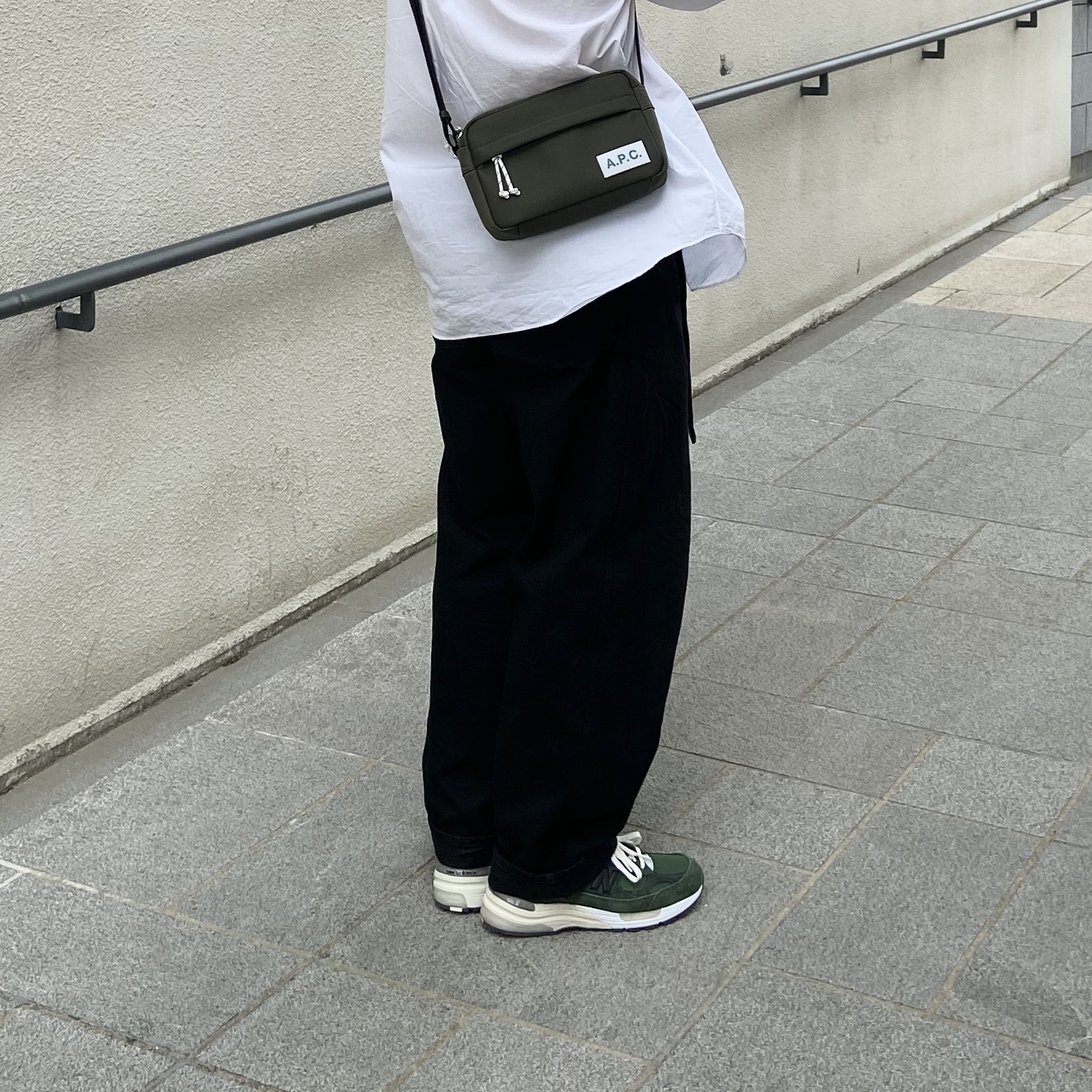 New Balance x JJJJound 992 Made in USA Mossy Green 착용 스타일 - 1