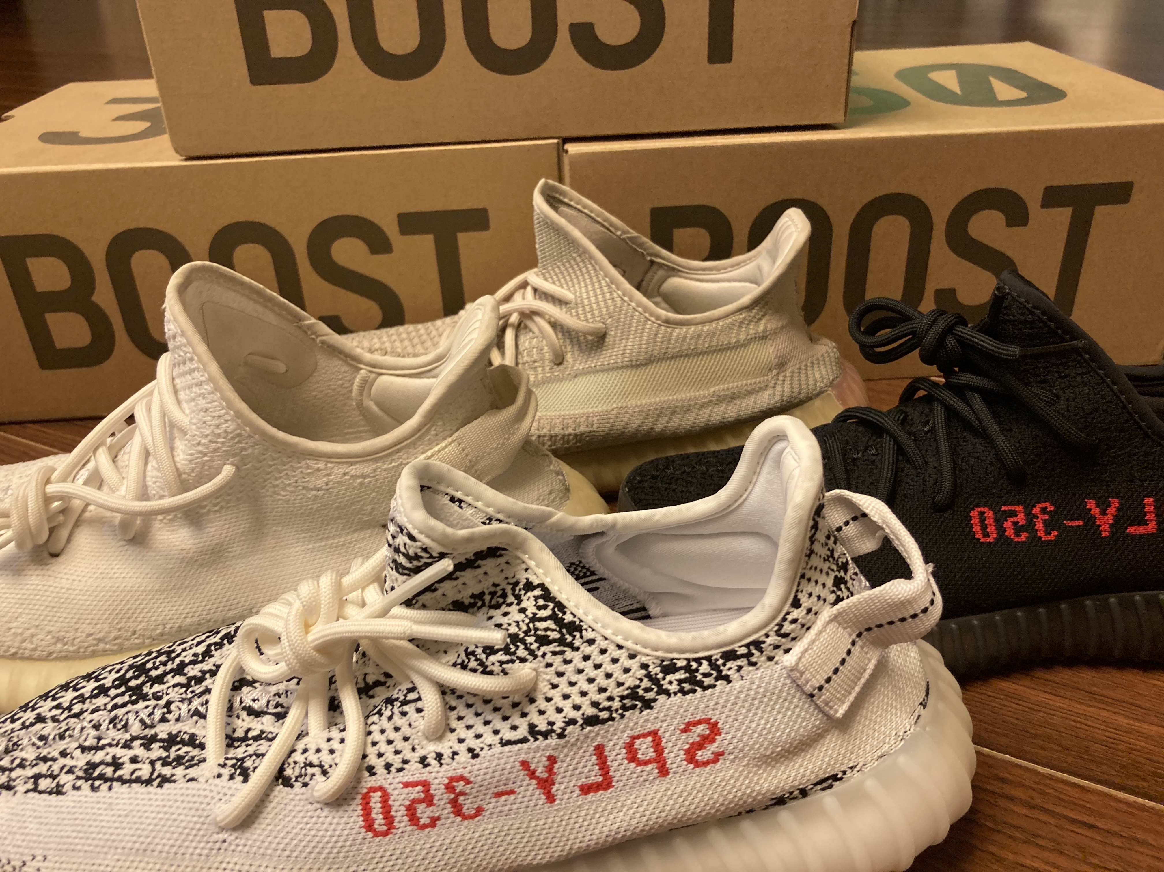 Adidas Yeezy Boost 350 V2 Zebra 2017/2019/2020, Adidas Yeezy Boost 350 V2 Black Red 2020 착용 스타일