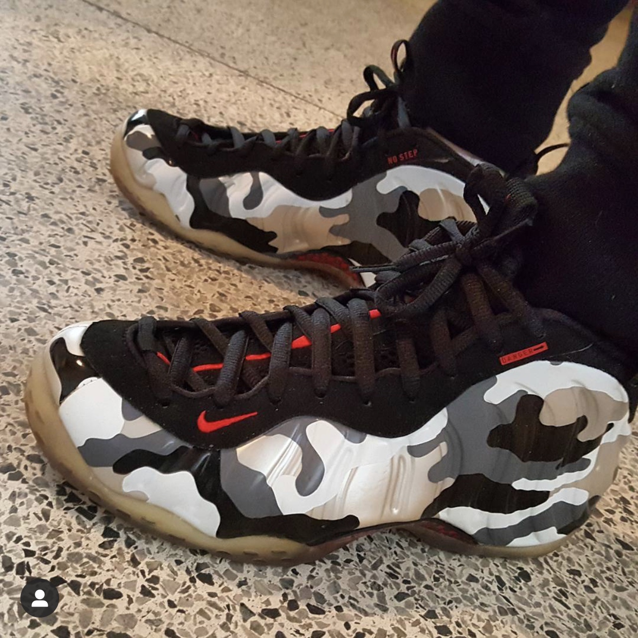 Nike Air Foamposite One Fighter Jet 착용 스타일