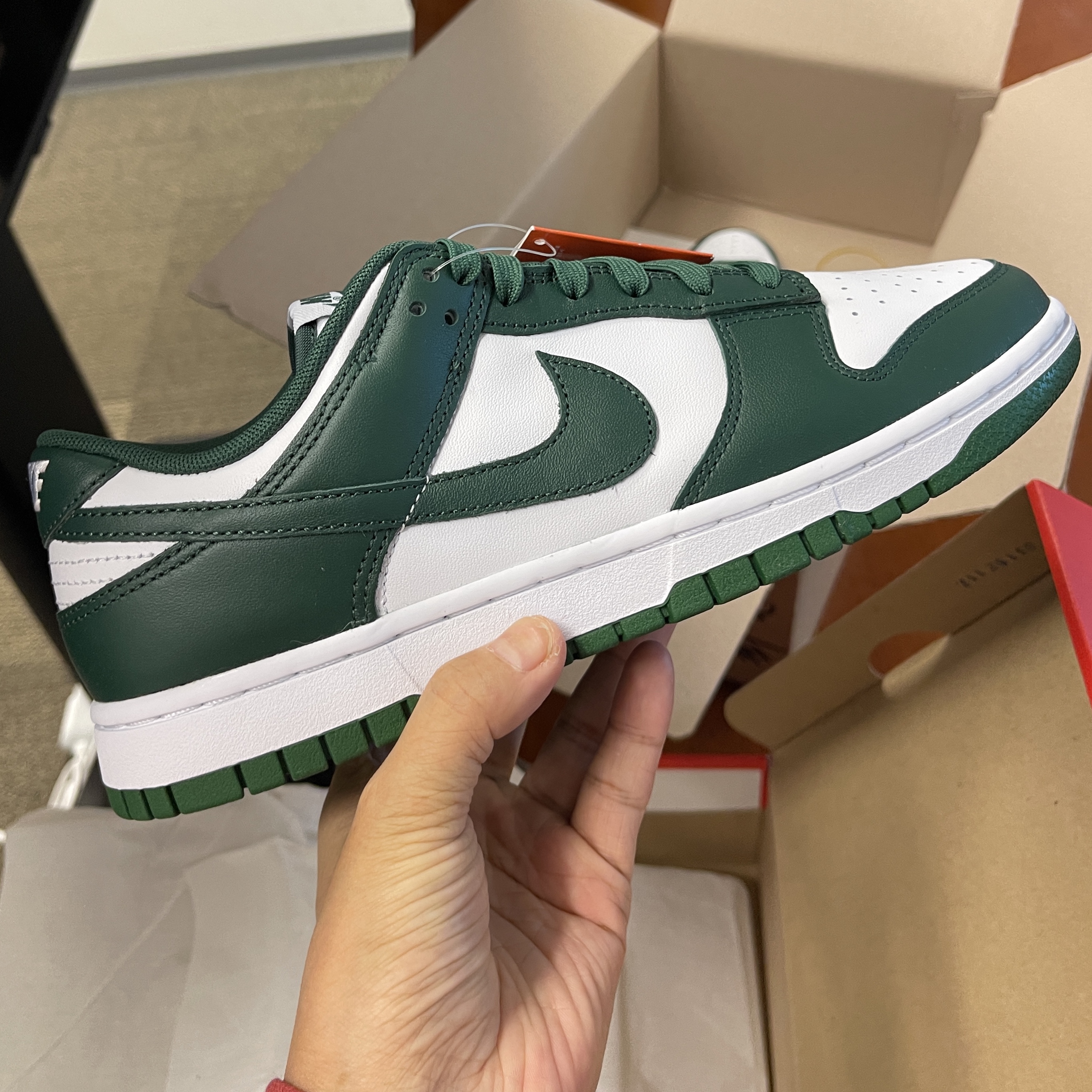 Nike Dunk Low Retro Varsity Green 착용 스타일