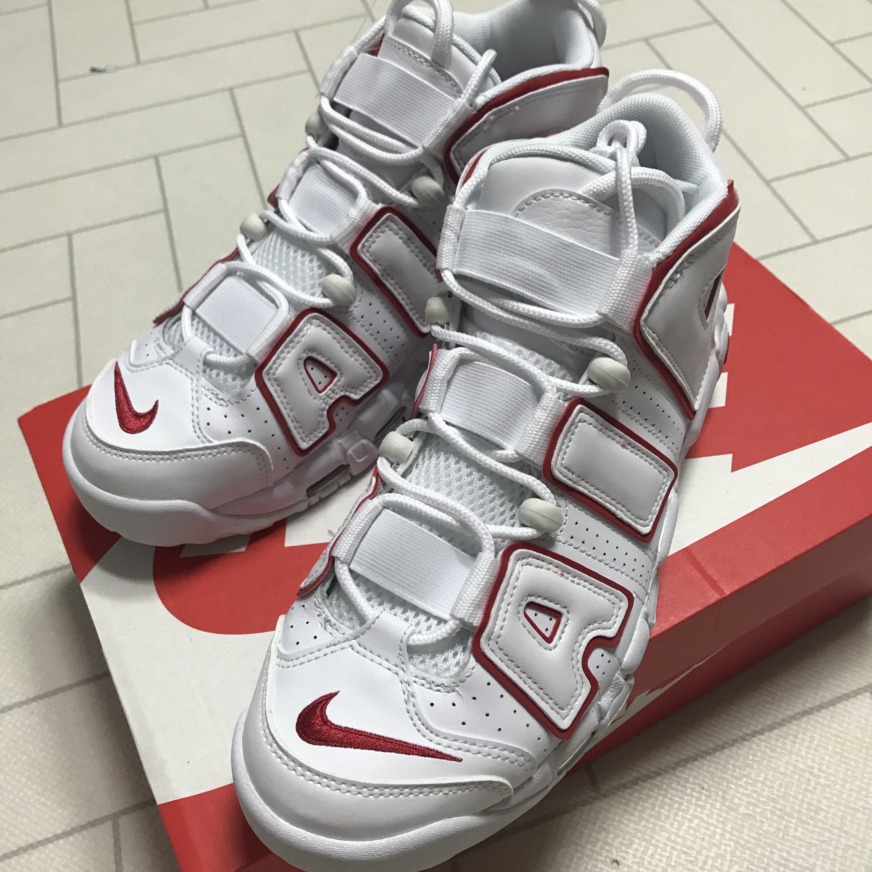 Nike Air More Uptempo White Varsity Red 2021 착용 스타일