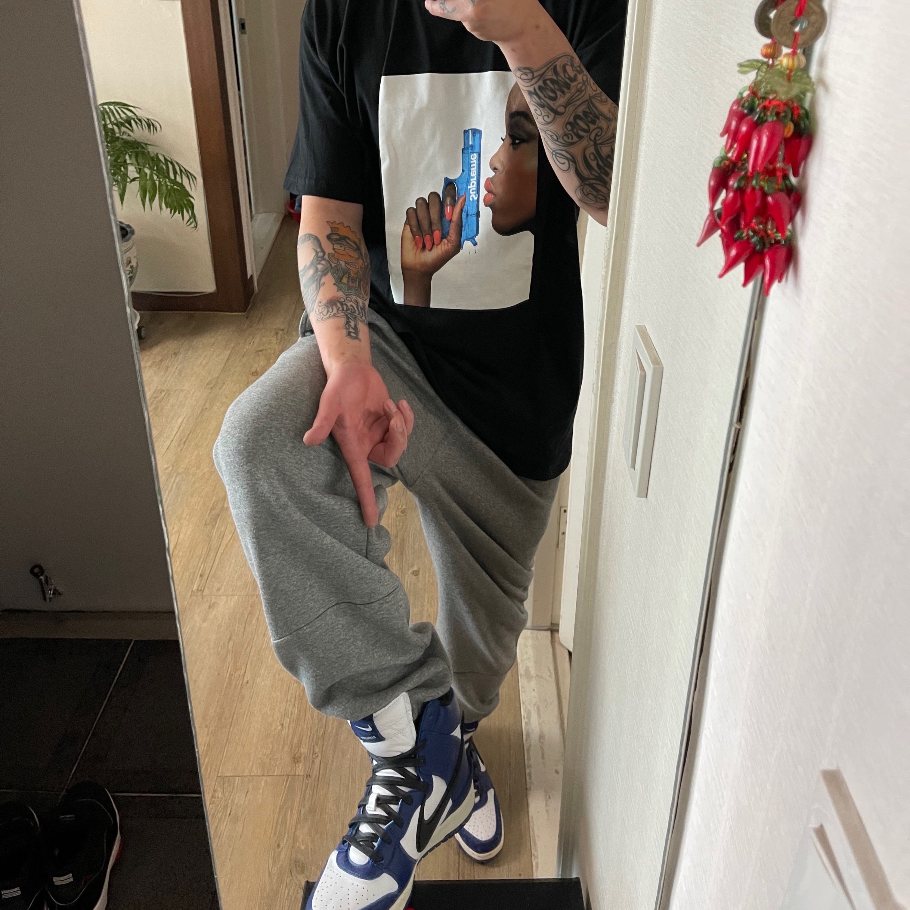 Nike x Ambush Dunk High Deep Royal Blue, Supreme Water Pistol T-Shirt Black - 21SS 착용 스타일 - 1