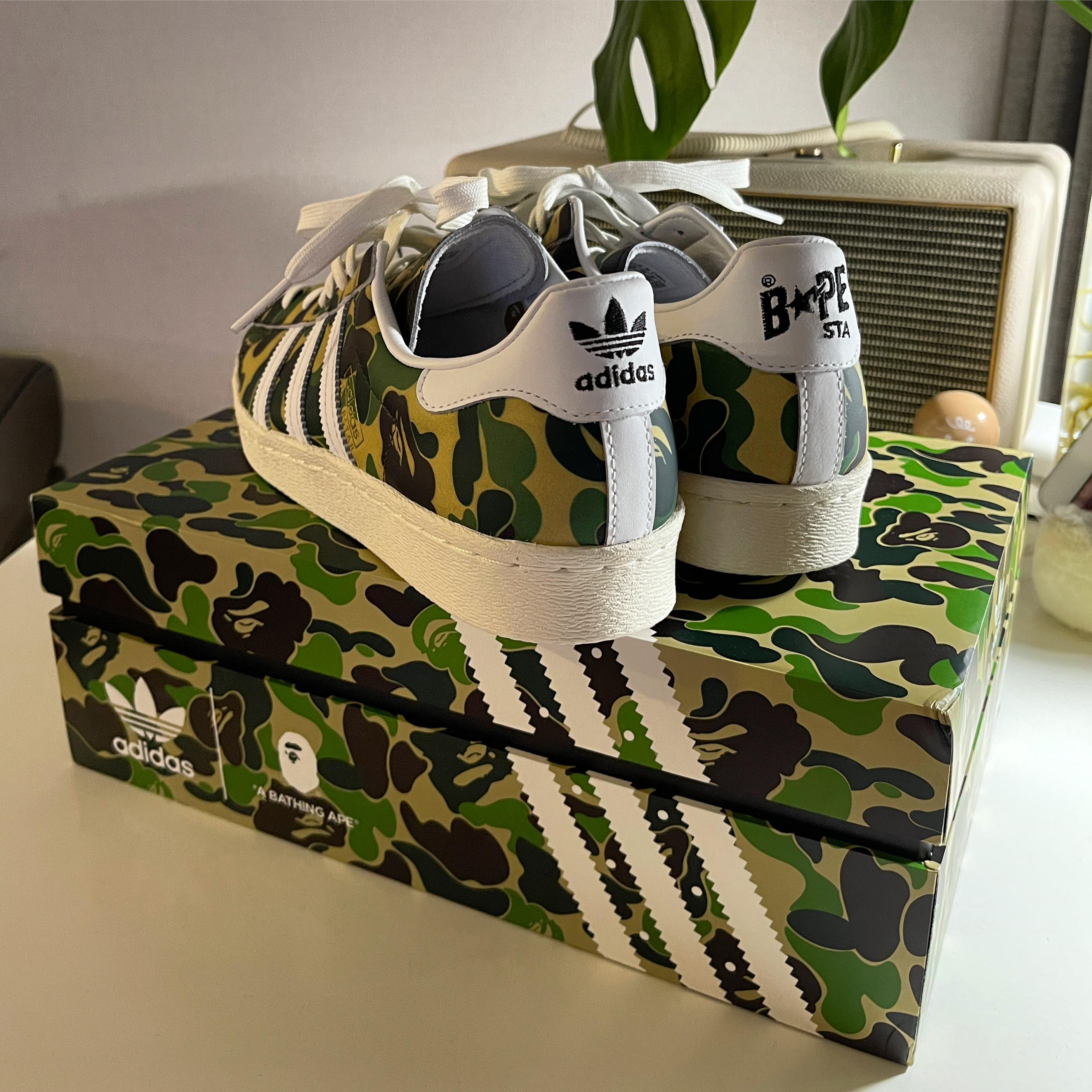 Adidas x BAPE Superstar 80s Green Camo 착용 스타일