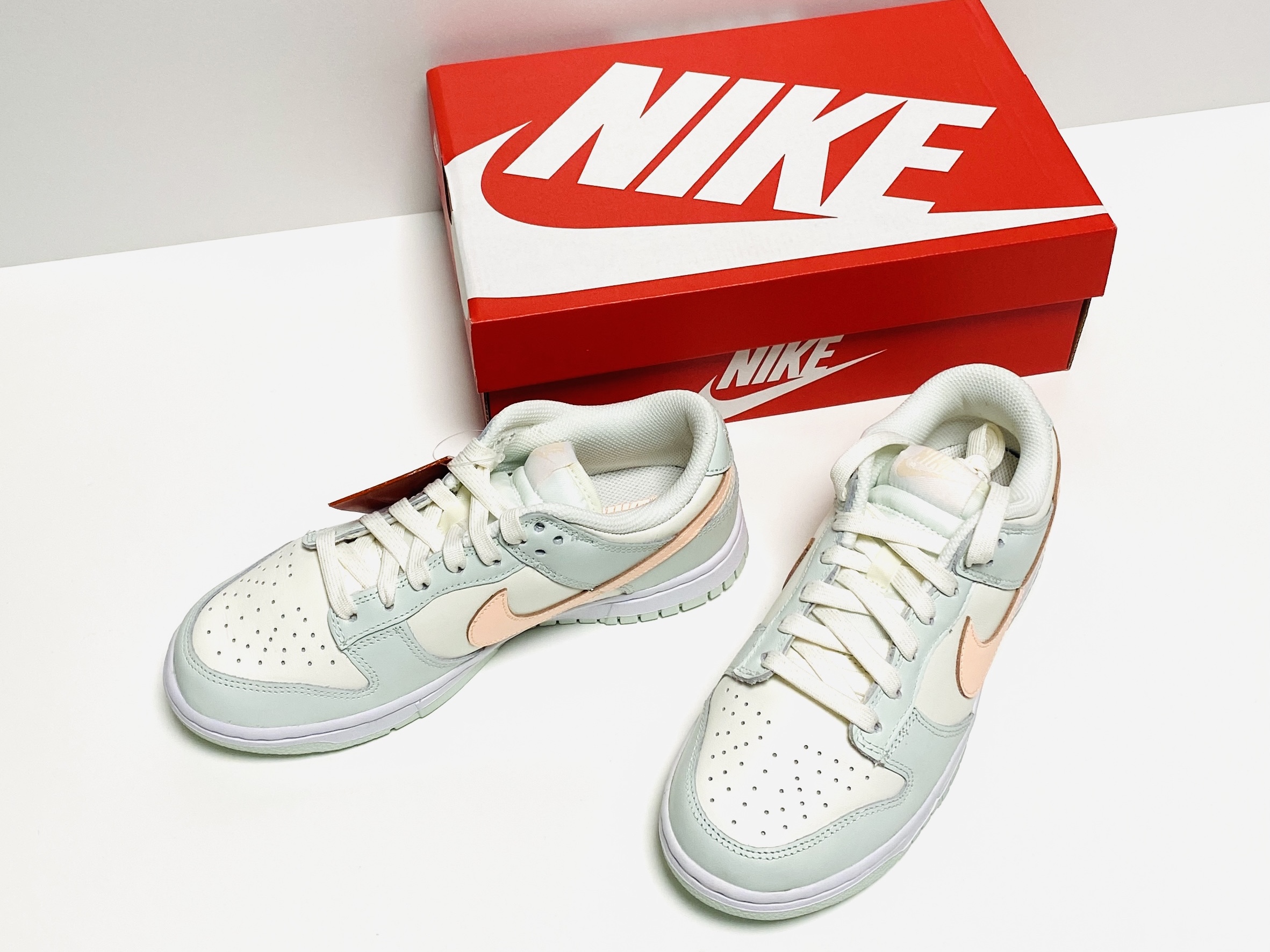 (W) Nike Dunk Low Barely Green 착용 스타일 - 2